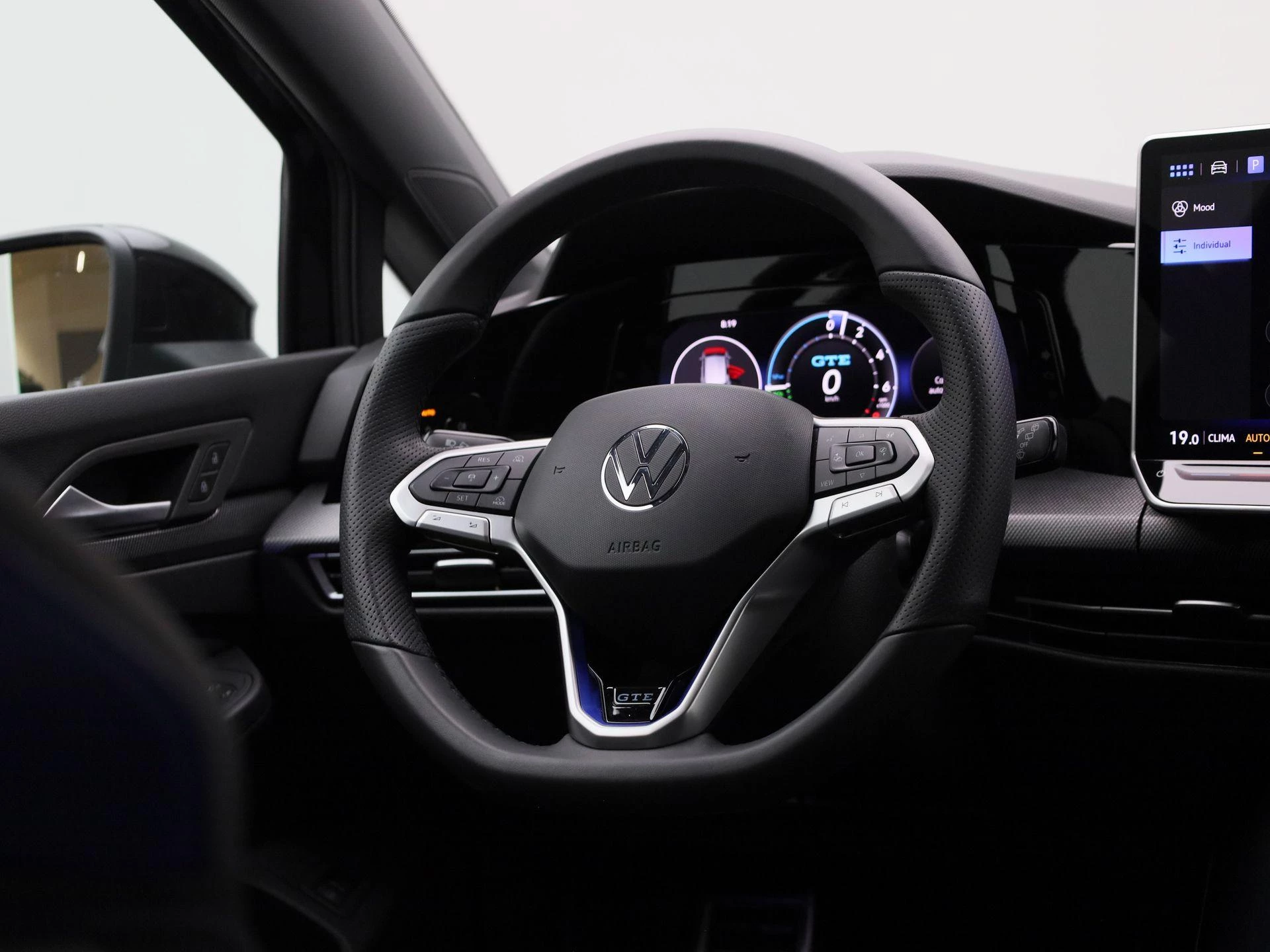 Volkswagen-Golf-image-40