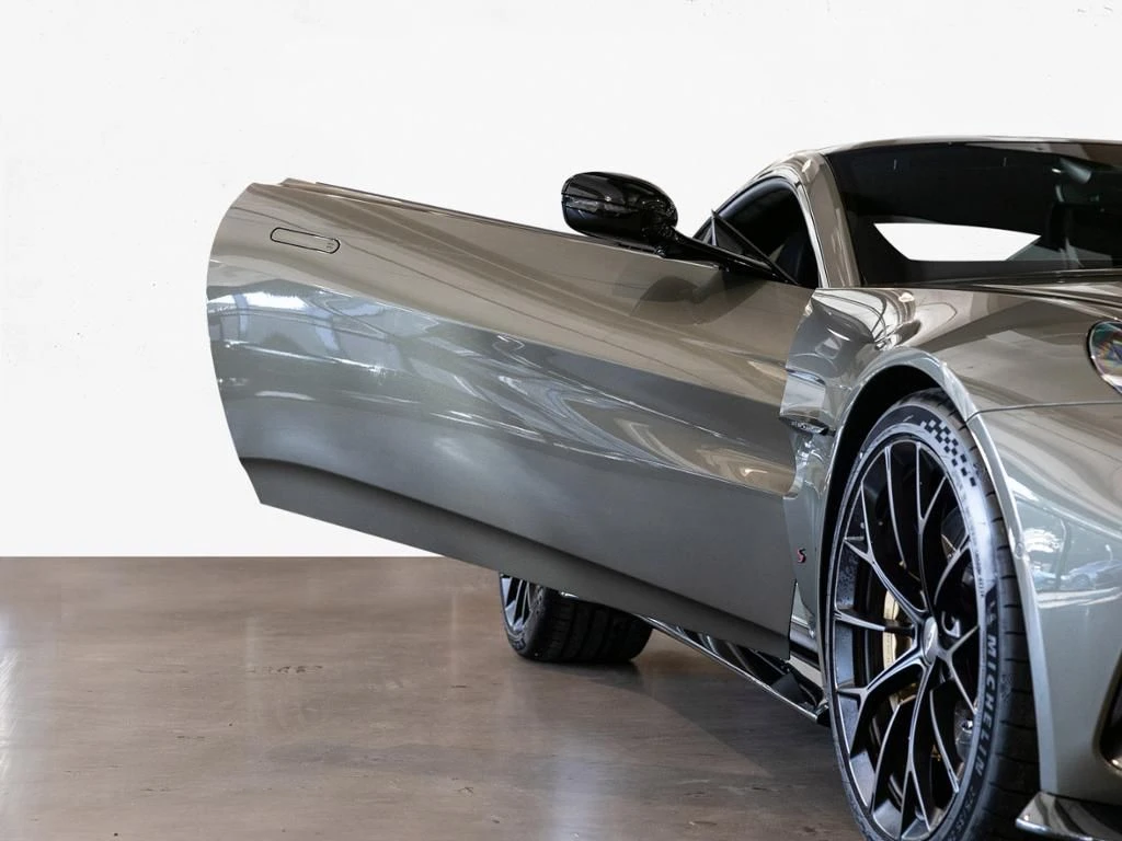 Aston Martin-V8 Vantage-image-16