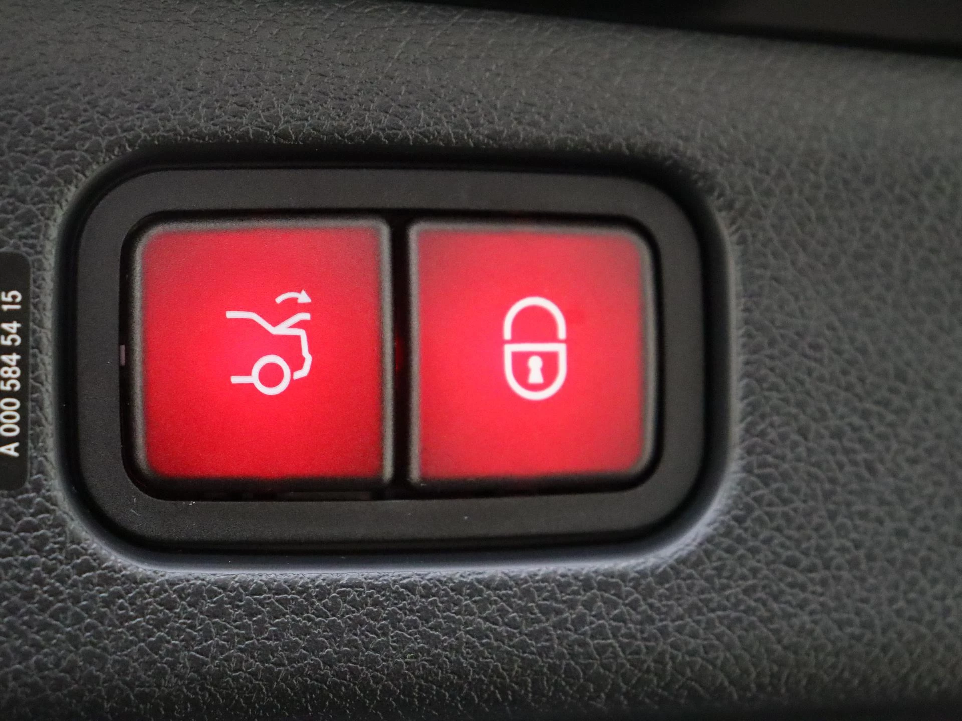 Mercedes-Benz-E-Klasse-image-30