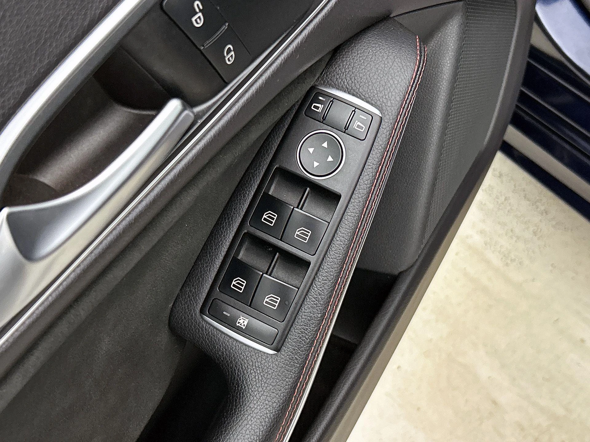 Mercedes-Benz-CLA-image-30