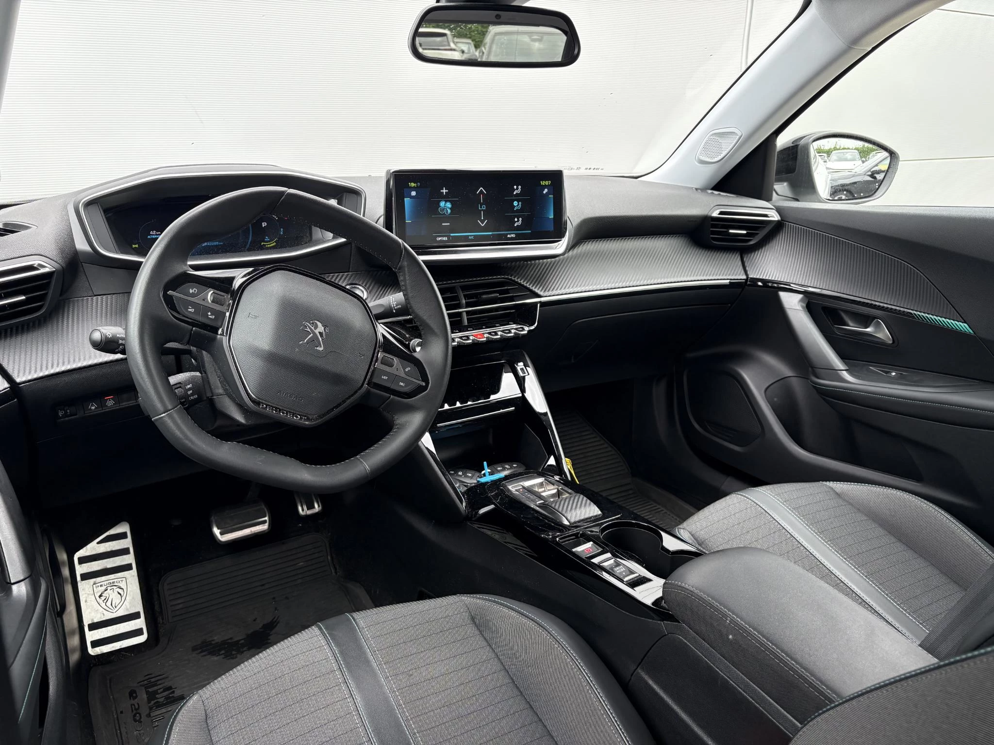 Peugeot e-2008 EV Allure Pack 50 kWh