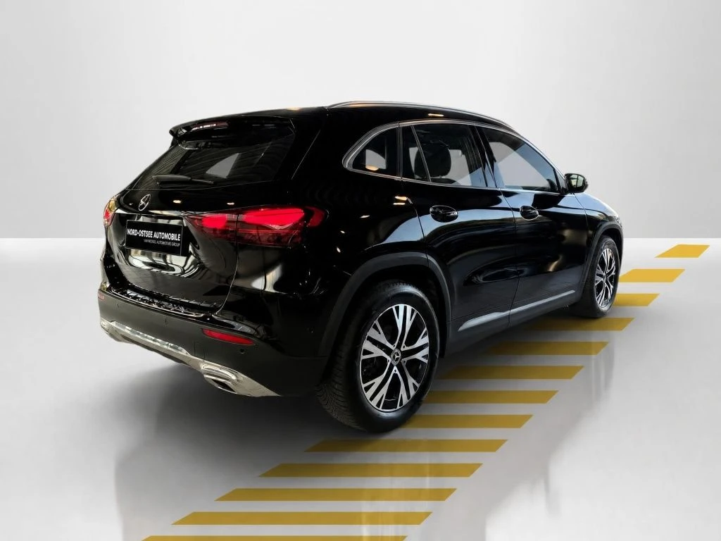 Mercedes-Benz-GLA 200 d-image-14