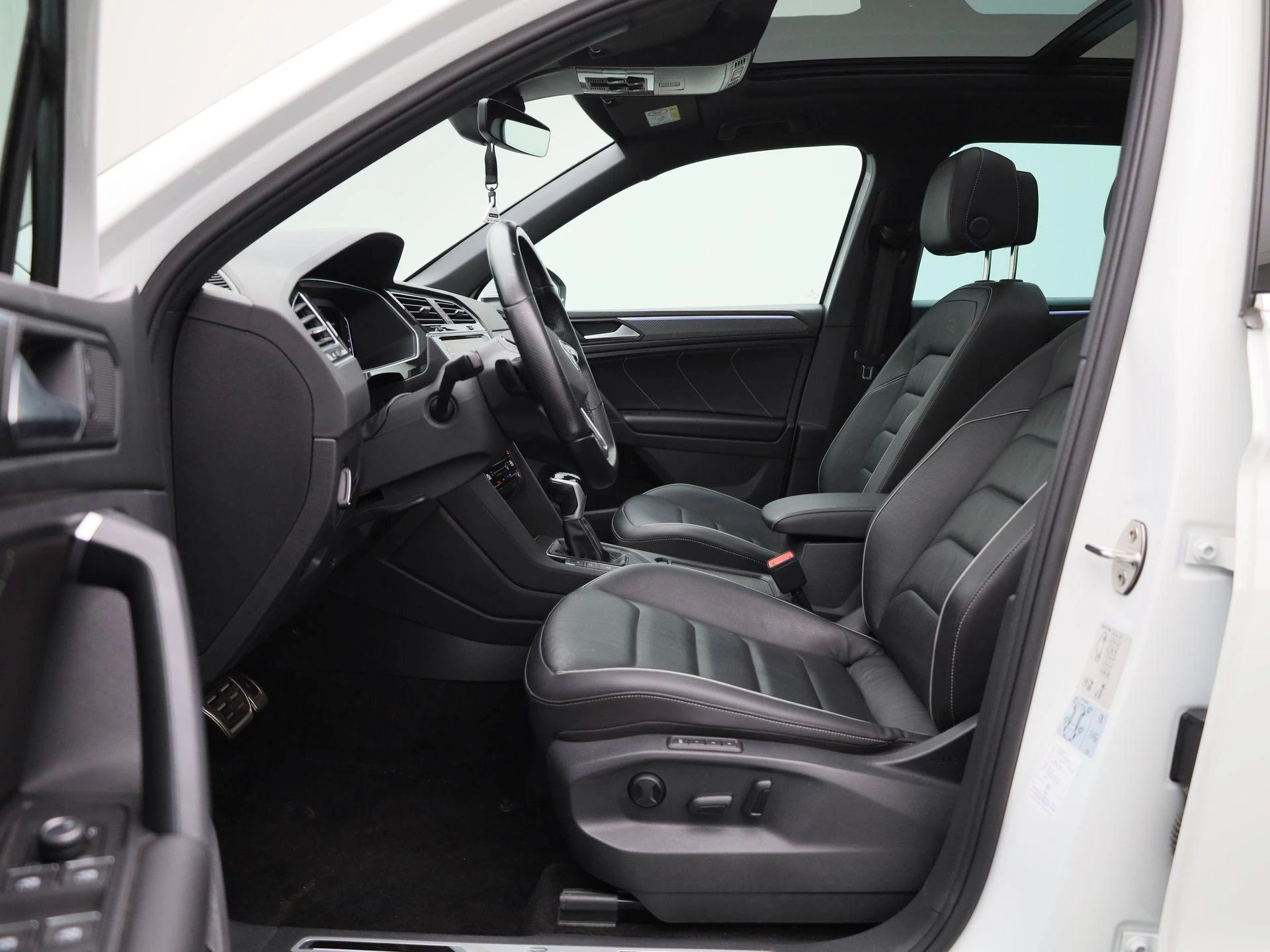Volkswagen-Tiguan-image-10