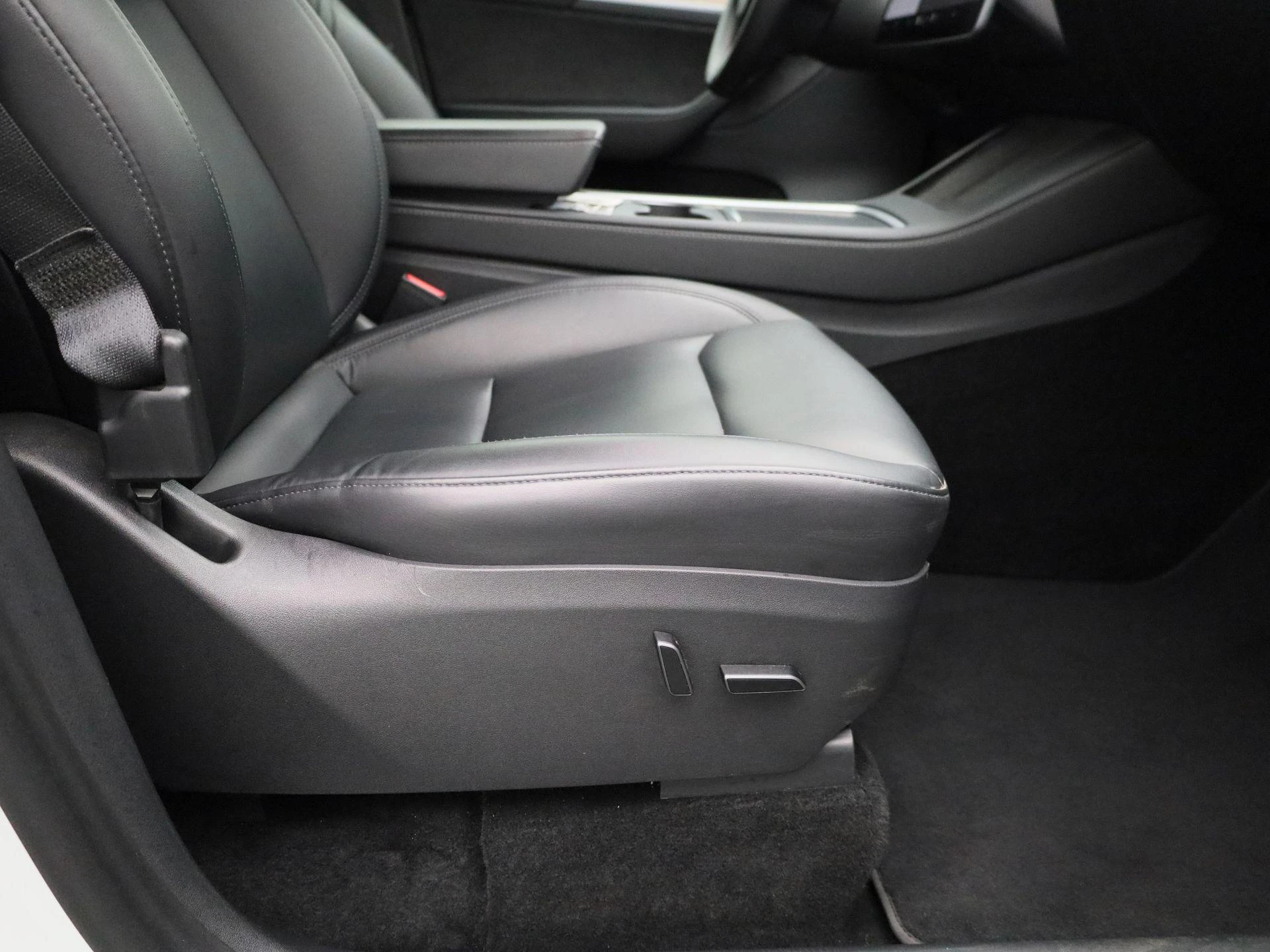 Tesla-Model Y-image-34
