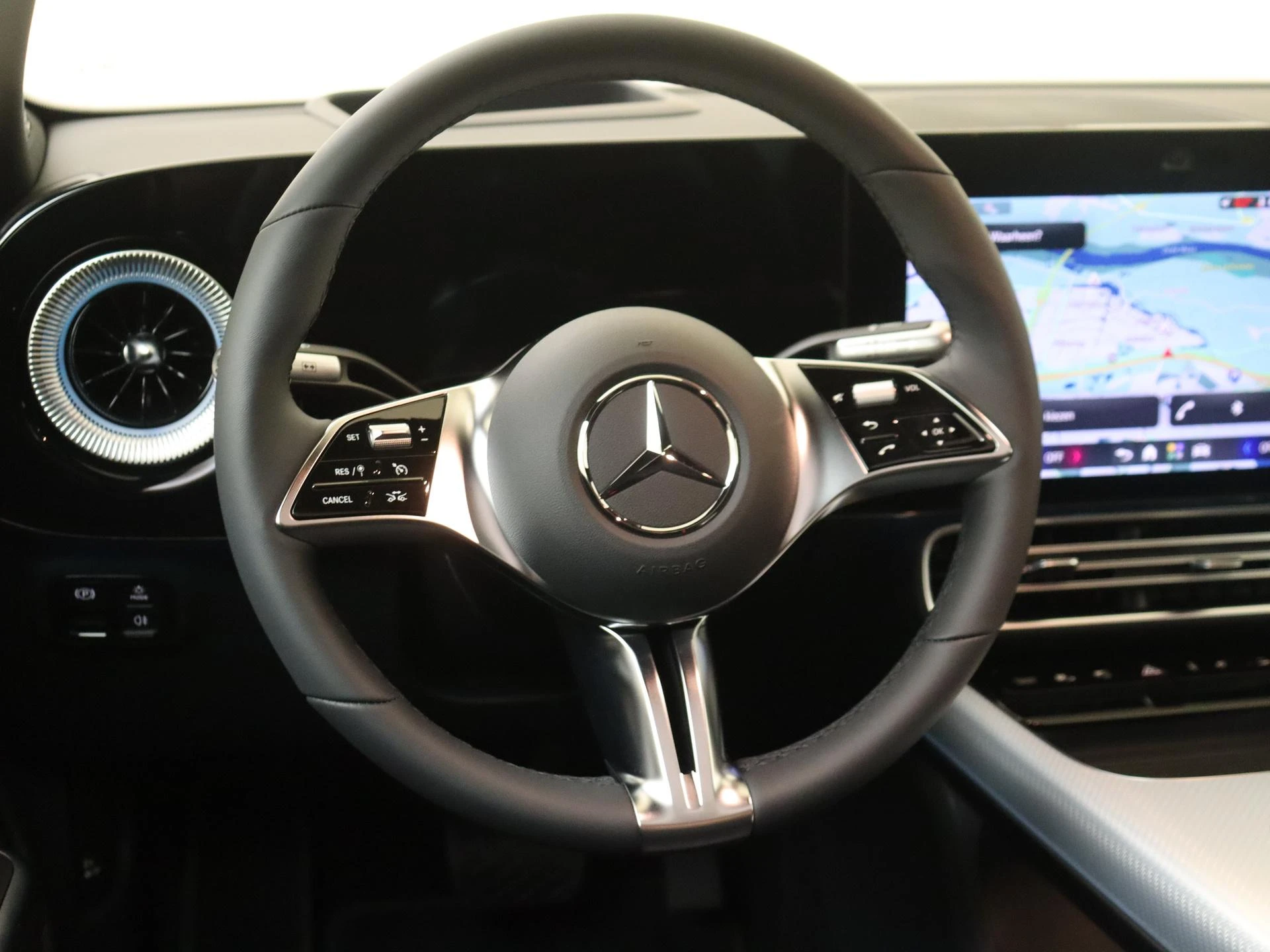 Mercedes-Benz-CLA-image-8