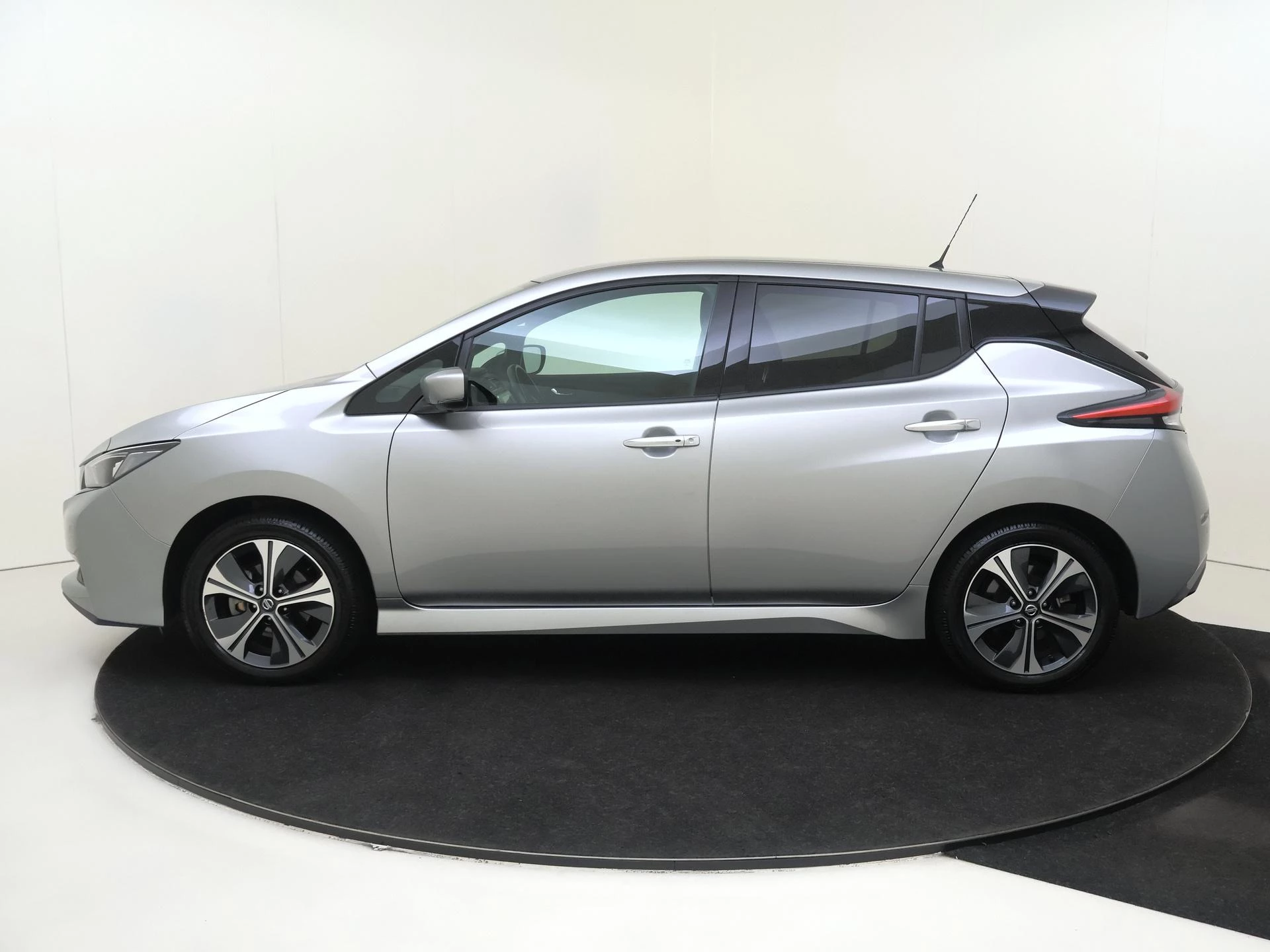 Nissan-Leaf-image-7