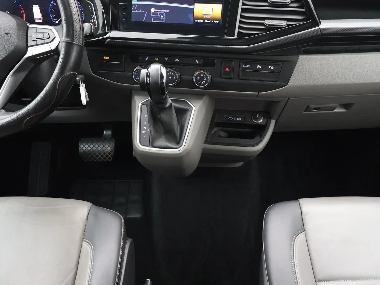 Volkswagen-Transporter-image-21