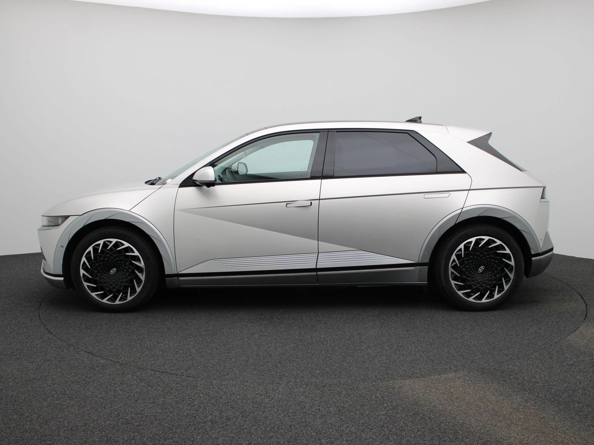 Hyundai-IONIQ 5-image-3