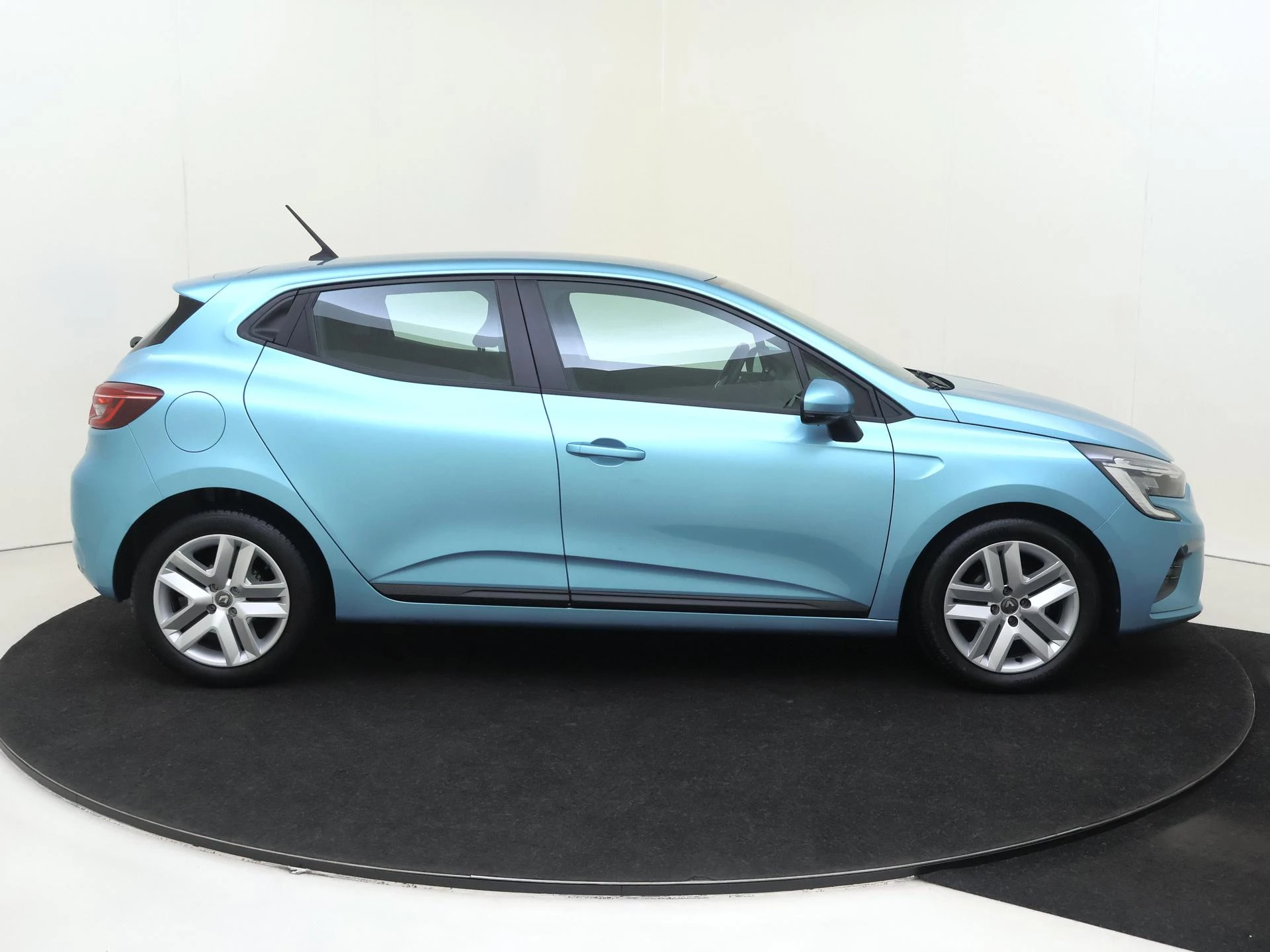 Renault-Clio-image-8