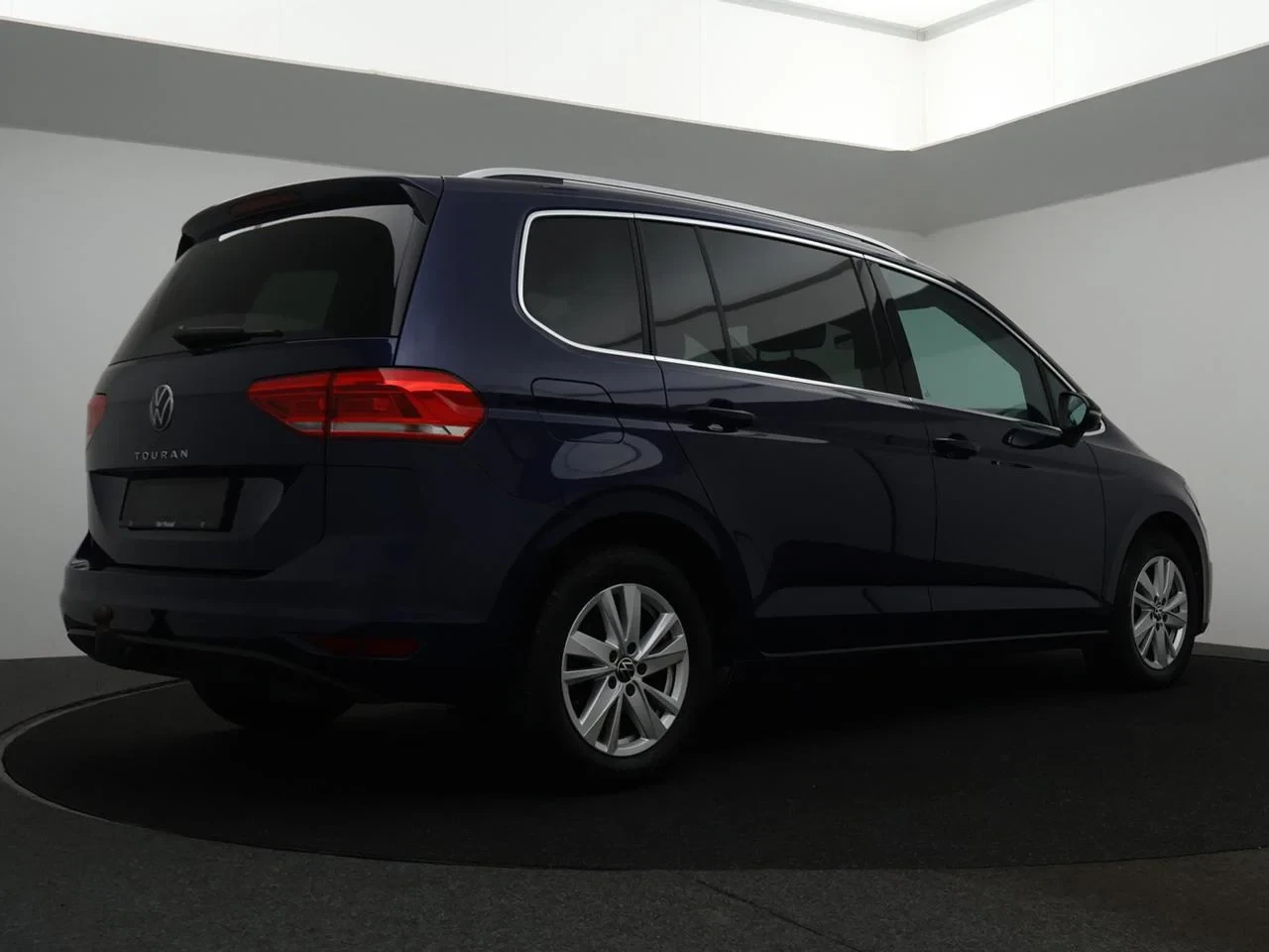 Volkswagen-Touran-image-4