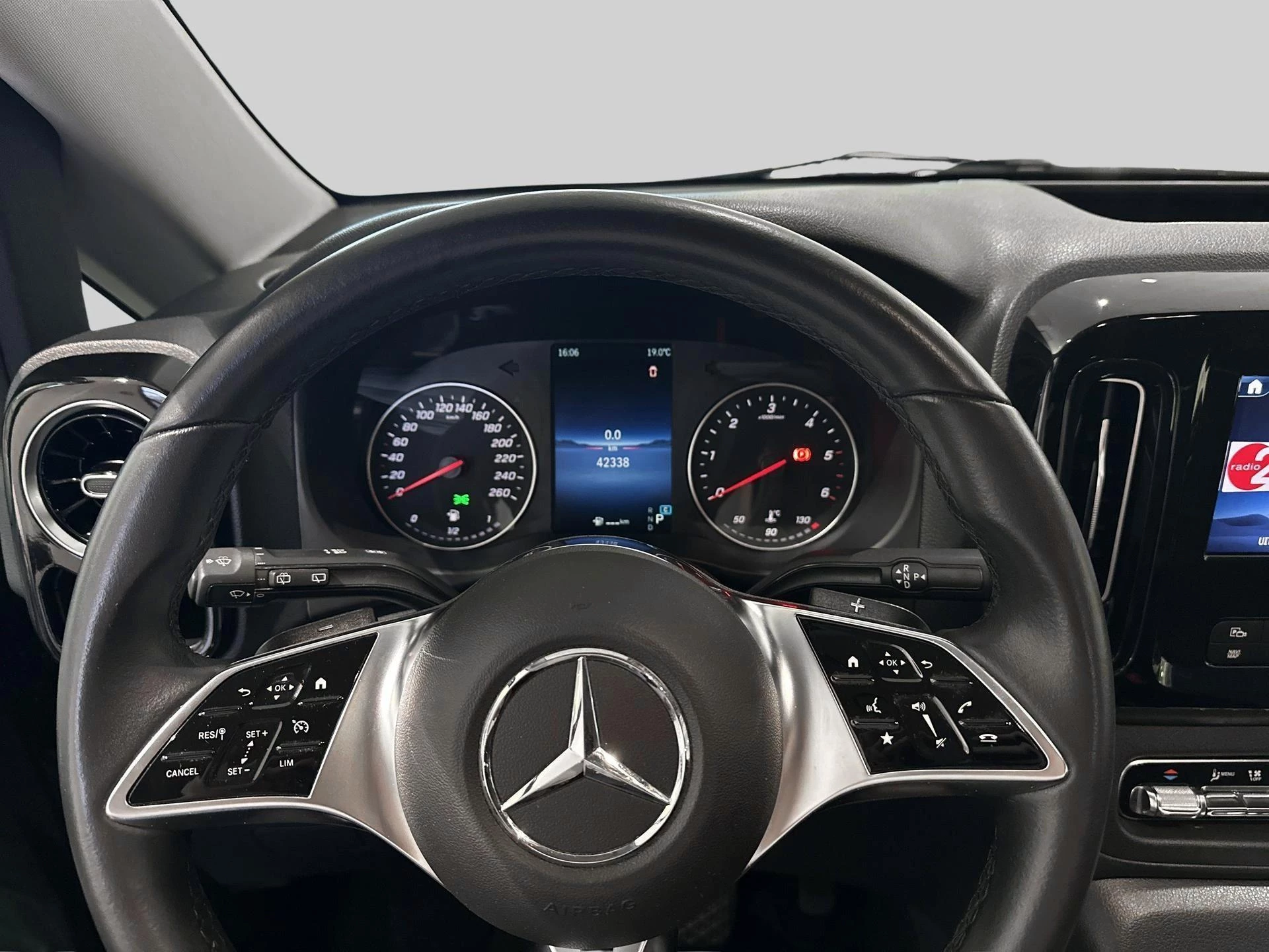 Mercedes-Benz-Vito-image-9