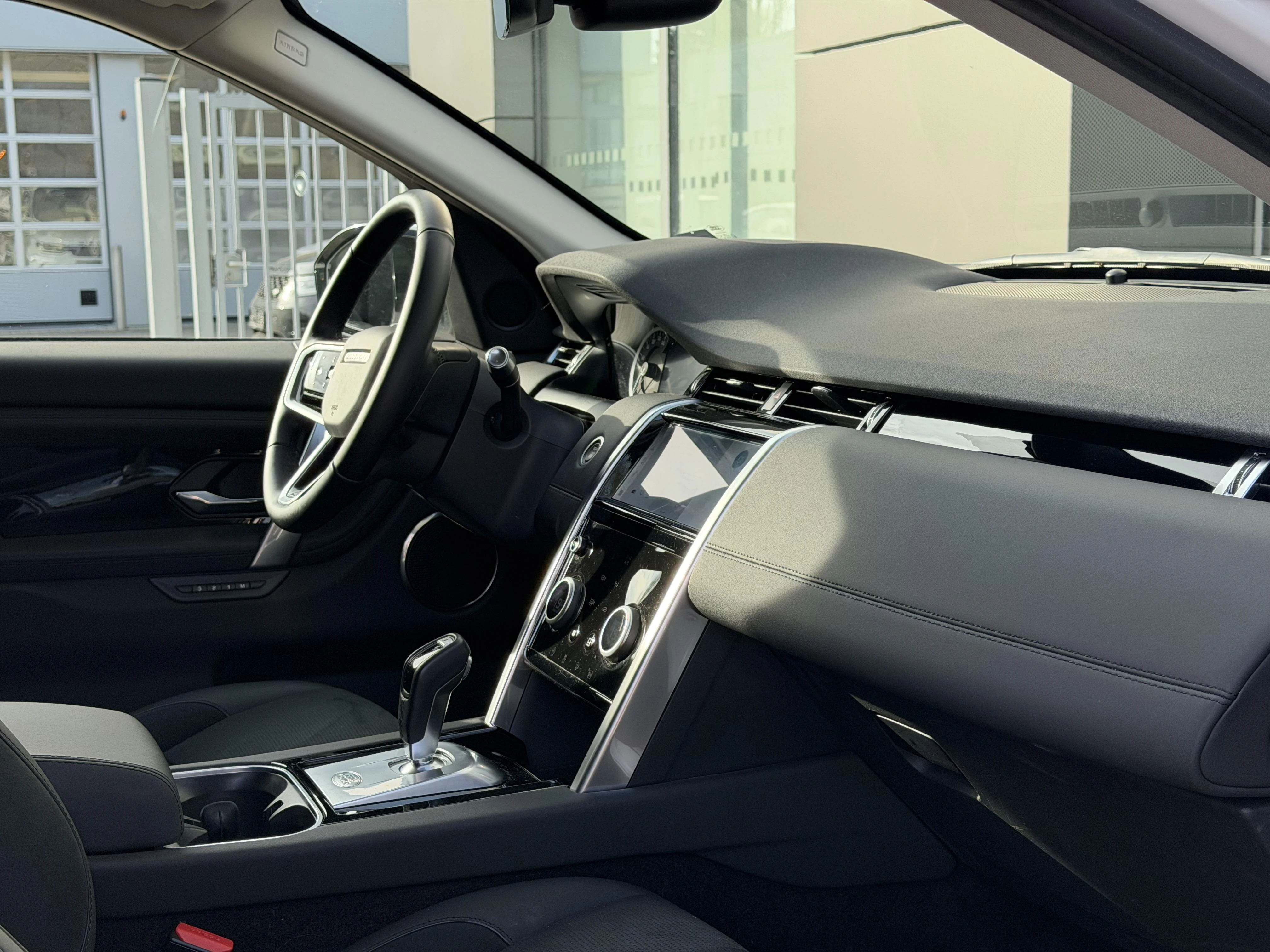 Land Rover-Discovery Sport-image-8