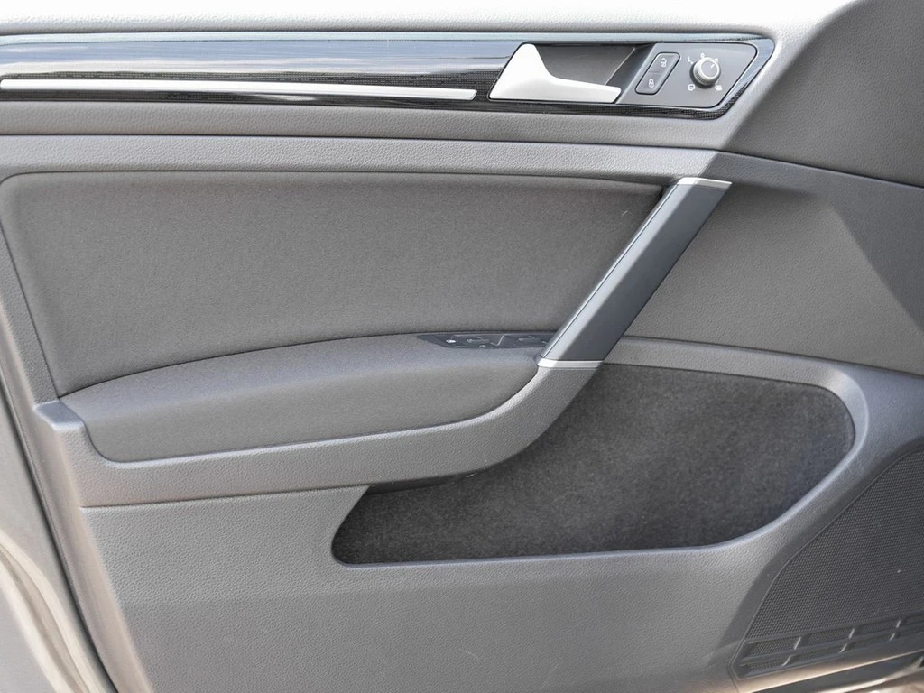 Volkswagen Golf 2.0 TDI DSG Highline R-Line *LED*AHK*Navi*Digi-Cockpit*PDC*Climatronic*Sitzheizung*uvm...