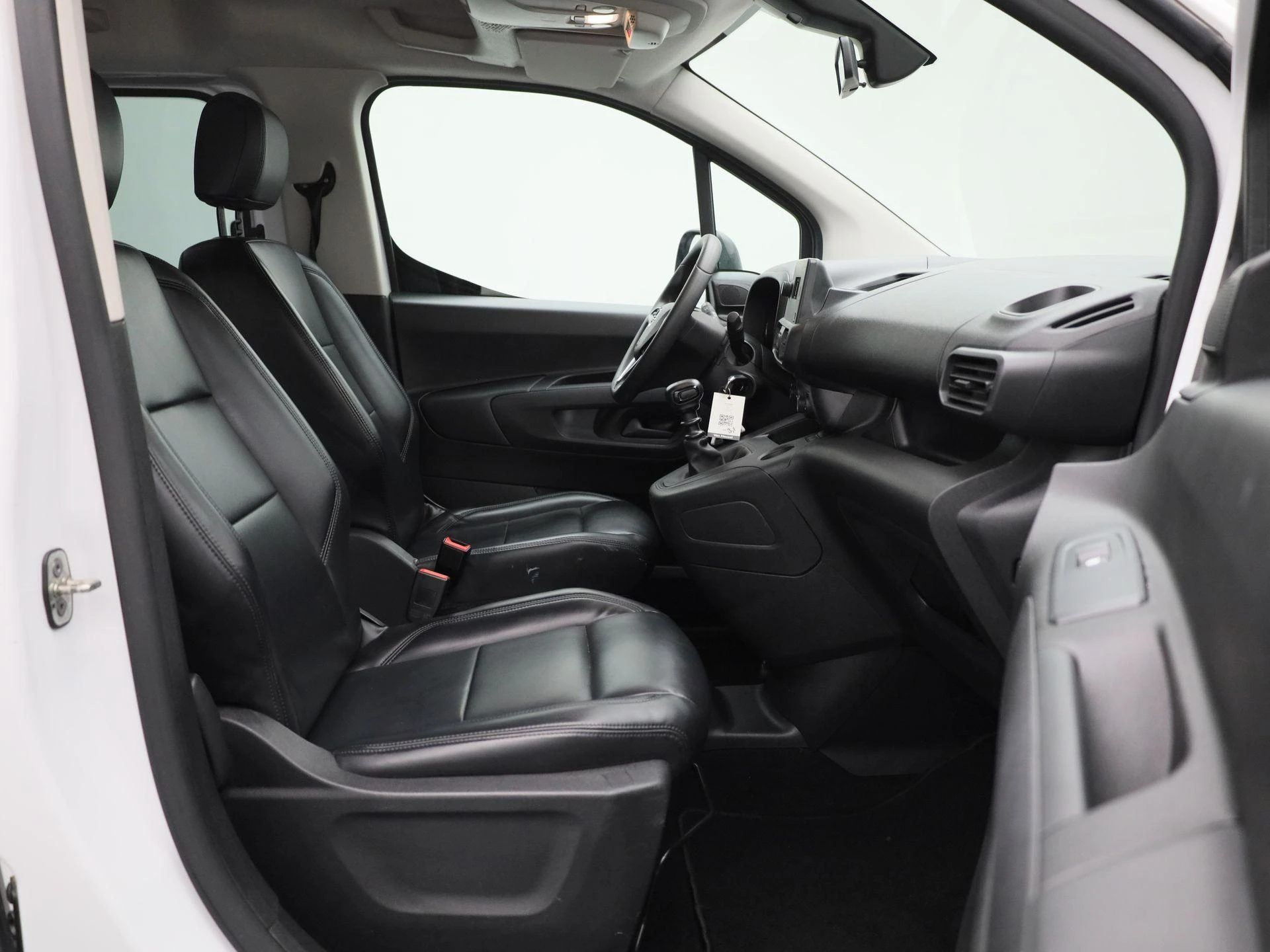 Opel-Combo Life-image-12