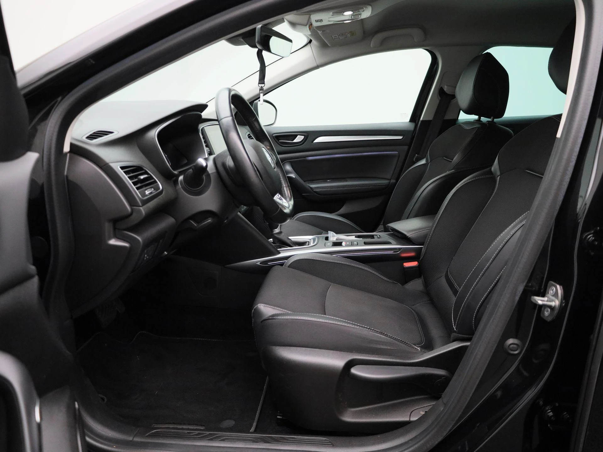Renault-Mégane Estate-image-10