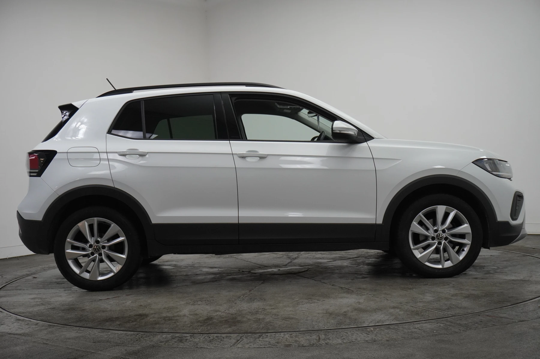 Volkswagen-T-Cross-image-16