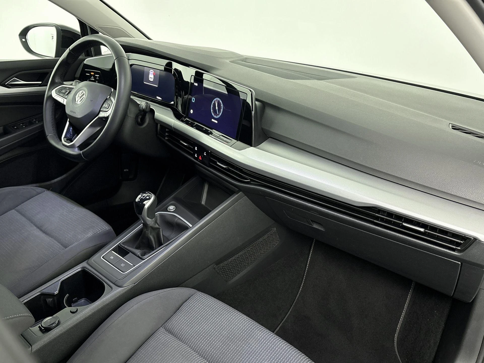 Volkswagen-Golf-image-17