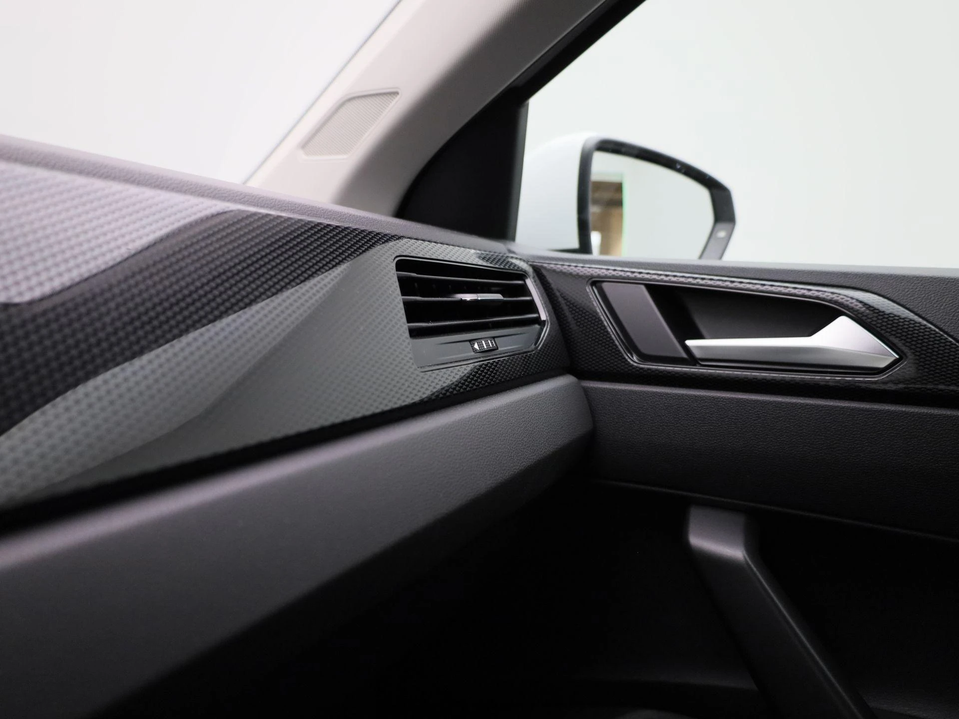 Volkswagen-Polo-image-25