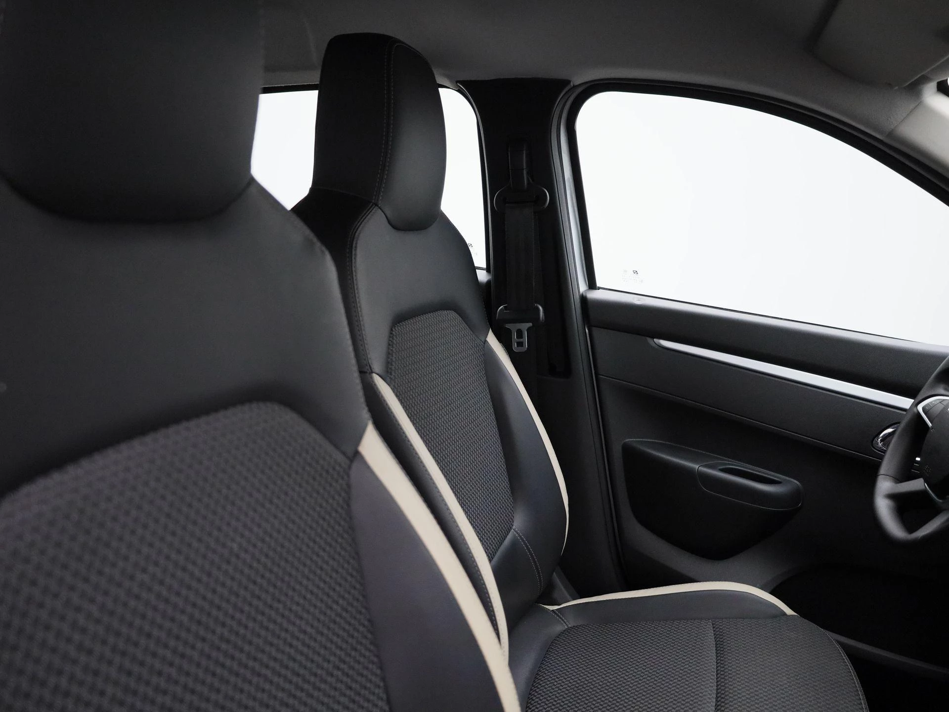 Dacia-Spring-image-24