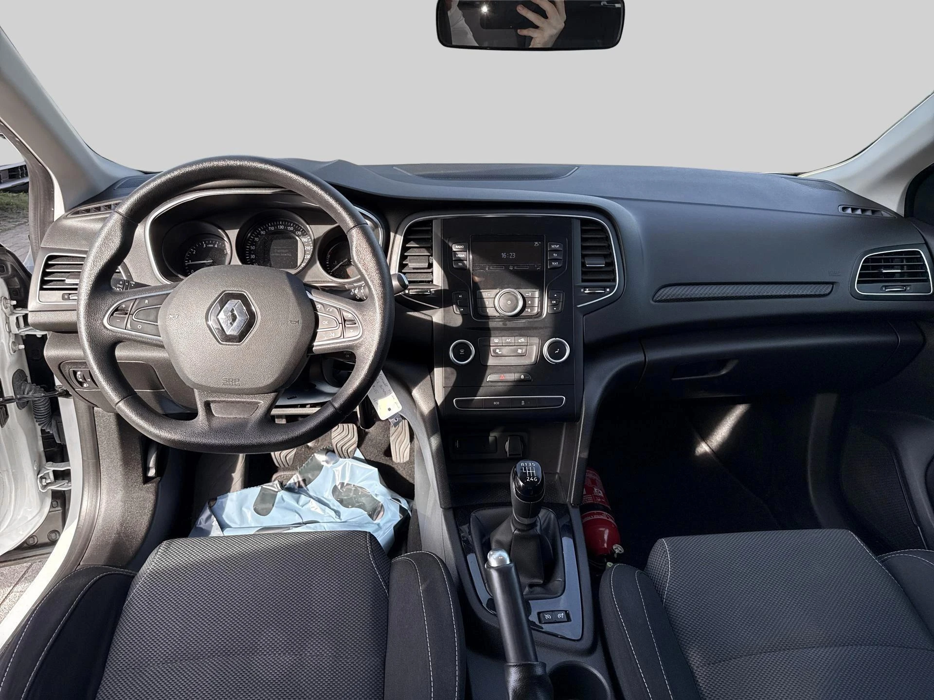 Renault-Mégane Grand Tour-image-12