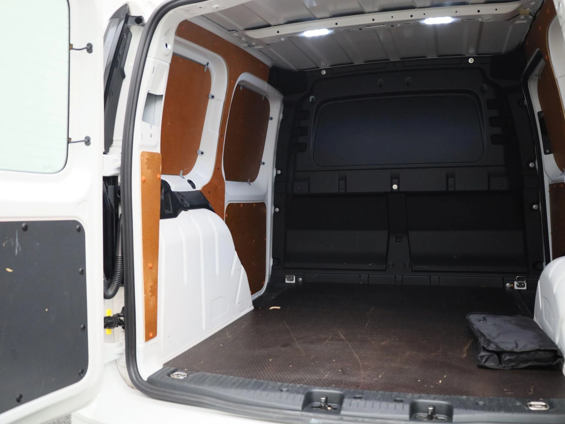 Volkswagen-Caddy-image-16