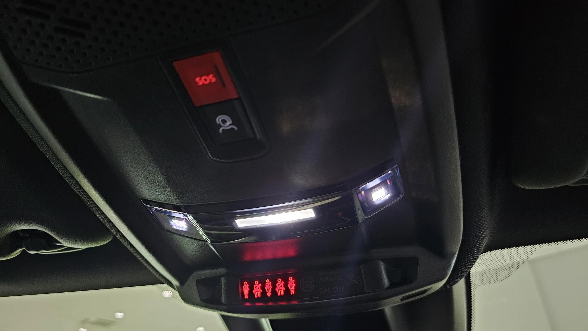Peugeot-208-image-25