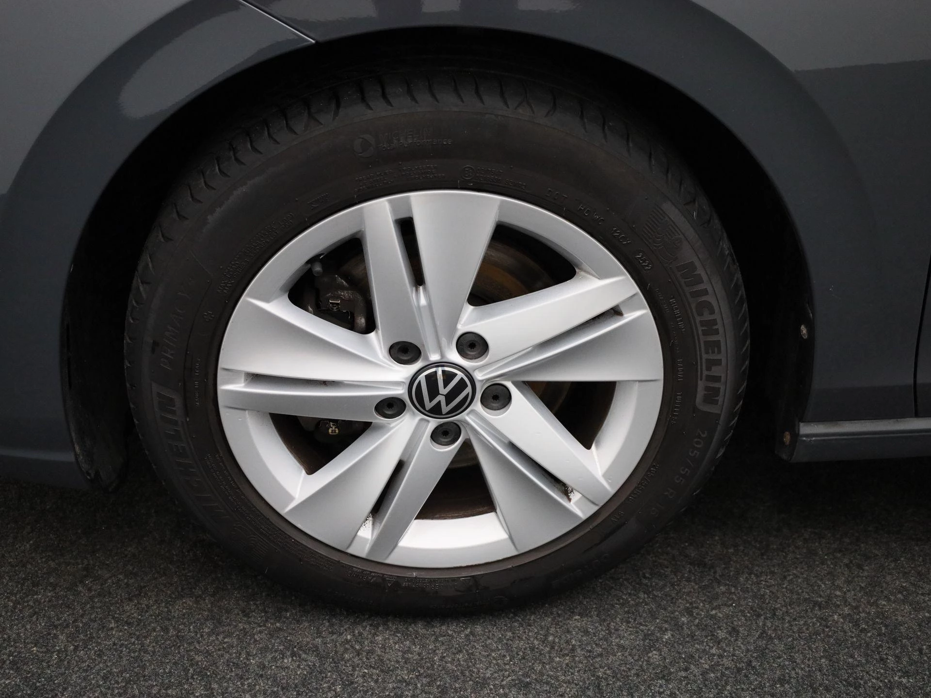 Volkswagen-Golf-image-14