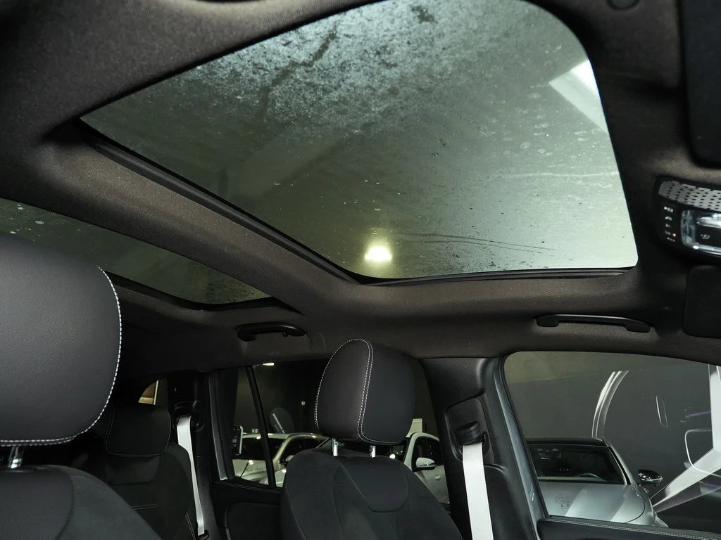 Mercedes-Benz-GLB 200 d-image-14