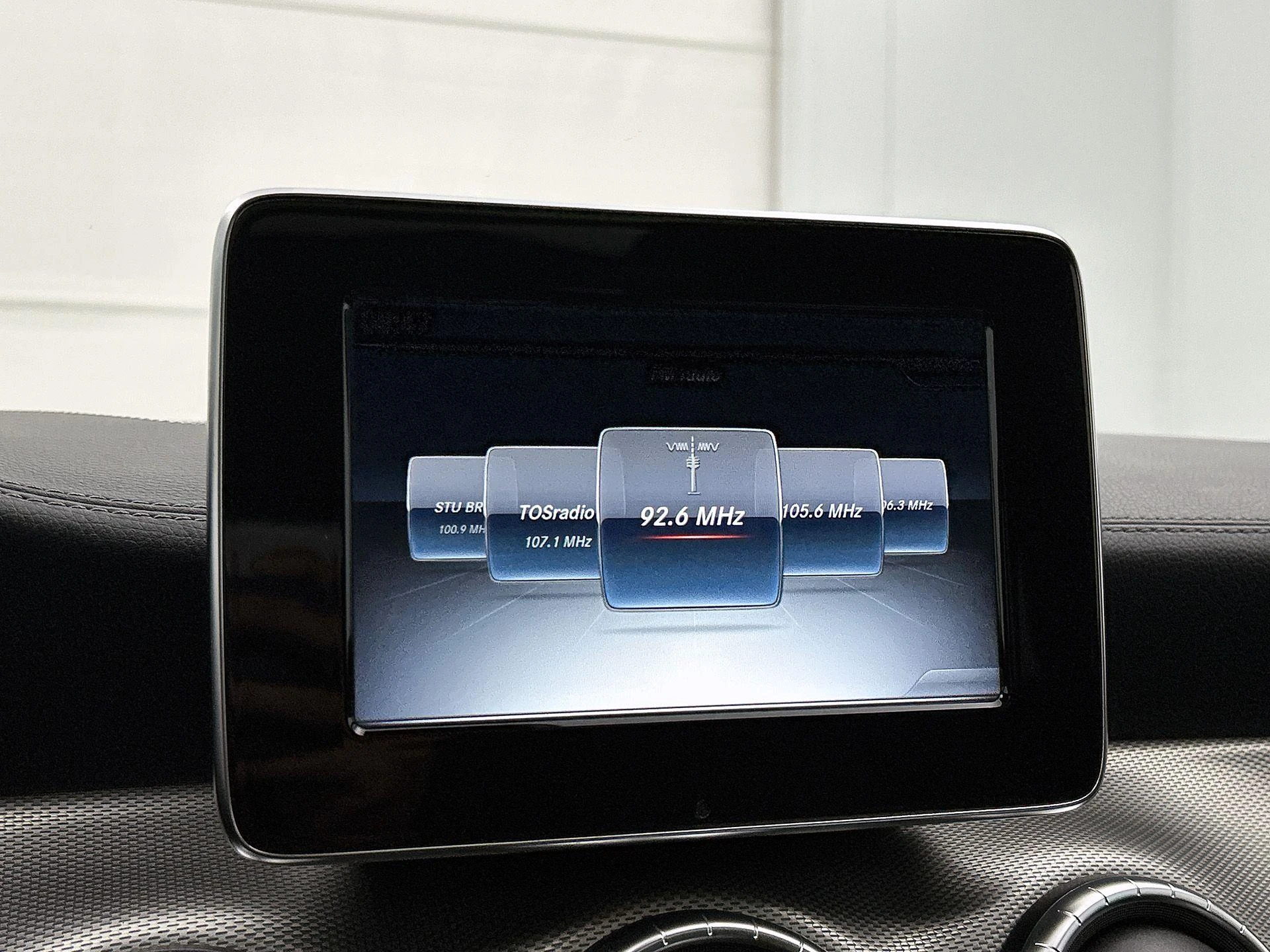 Mercedes-Benz-CLA-image-6