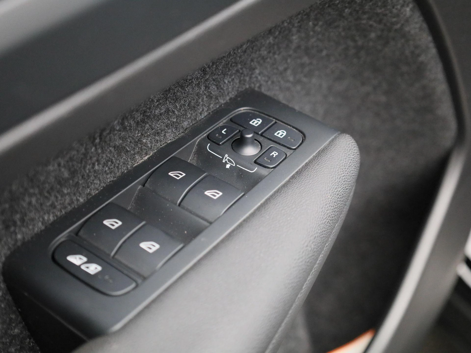Volvo-XC40-image-32