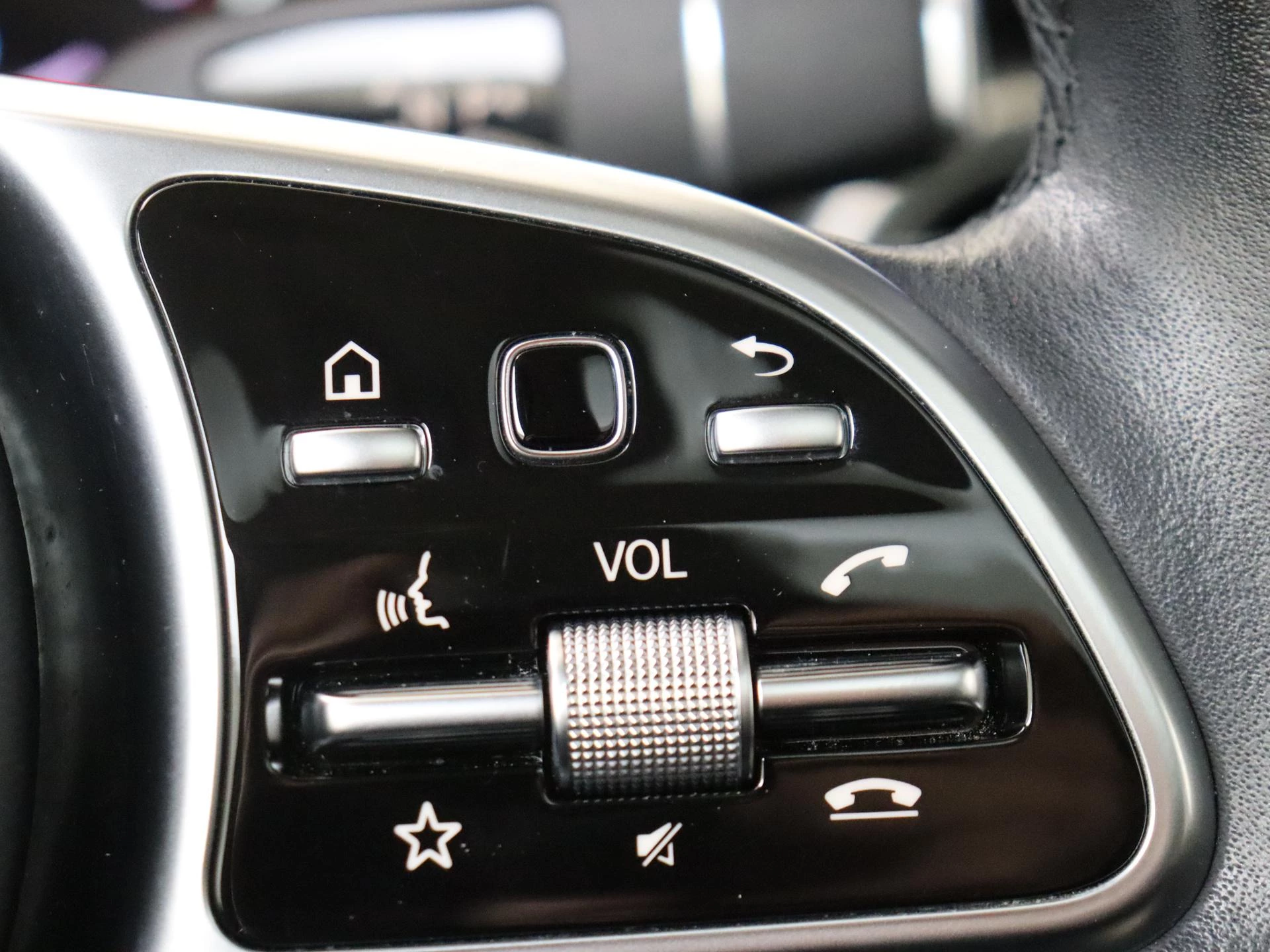Mercedes-Benz-GLC-image-13