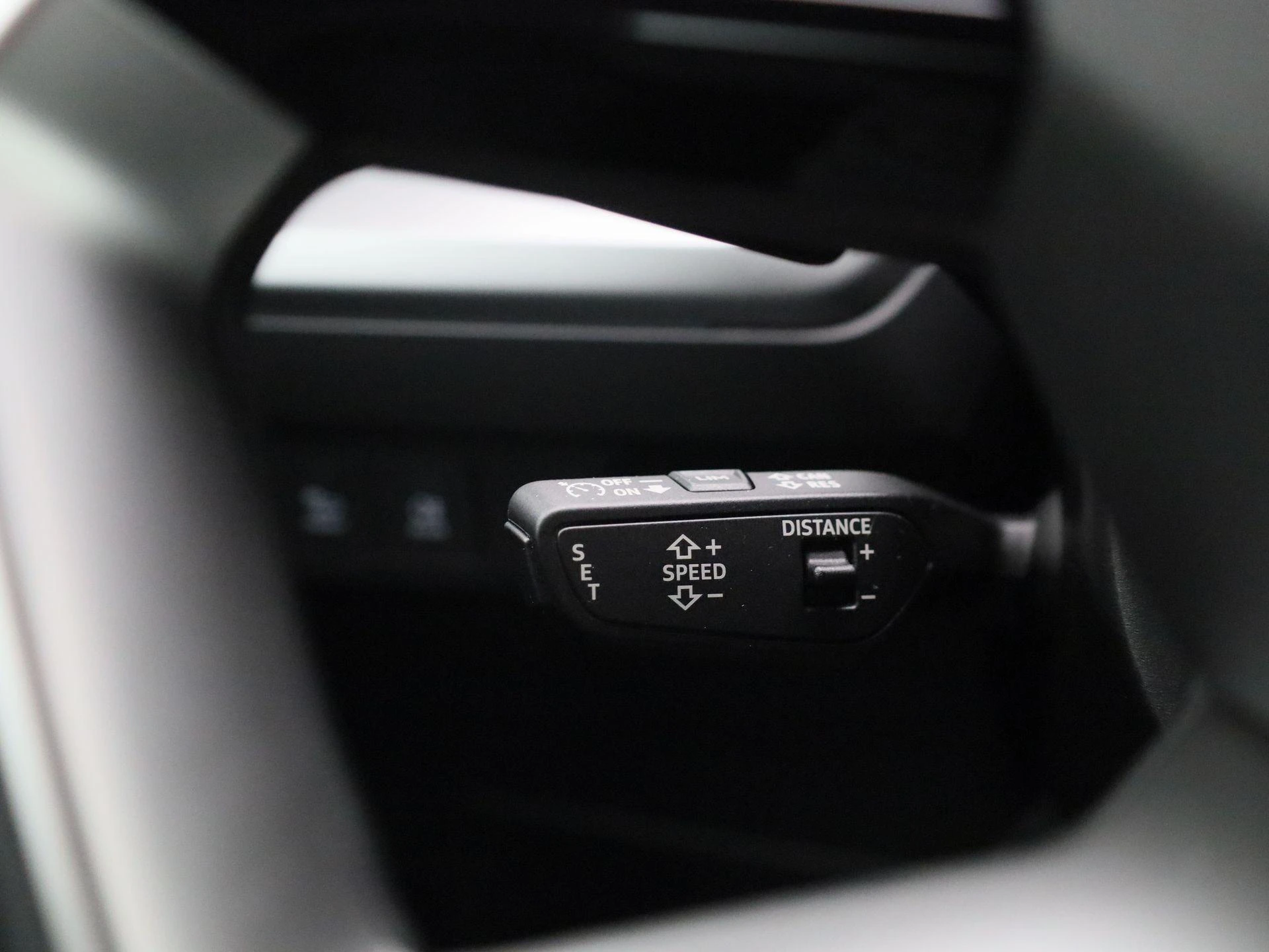 Audi-Q4 e-tron-image-24