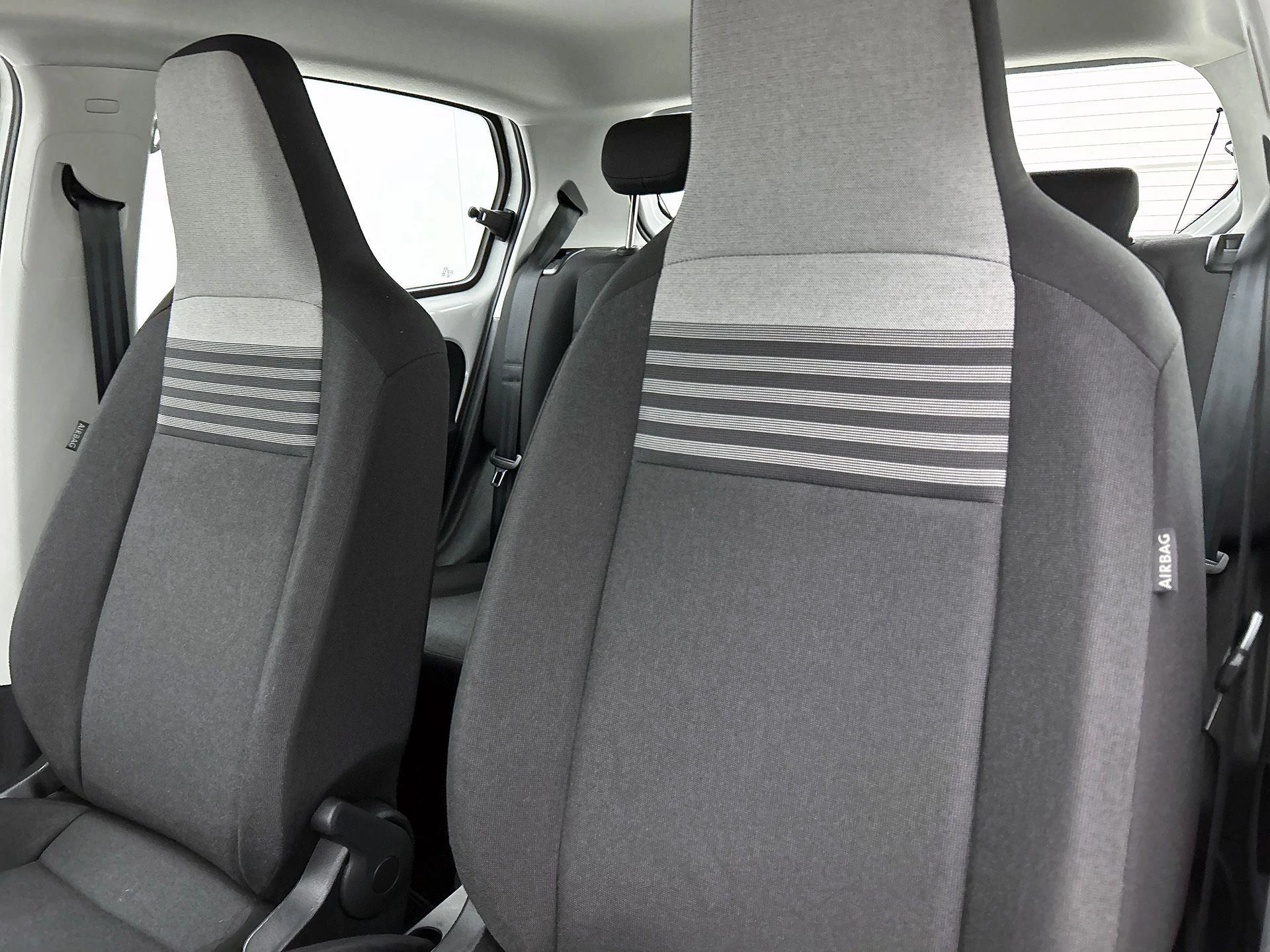 Volkswagen-up!-image-12