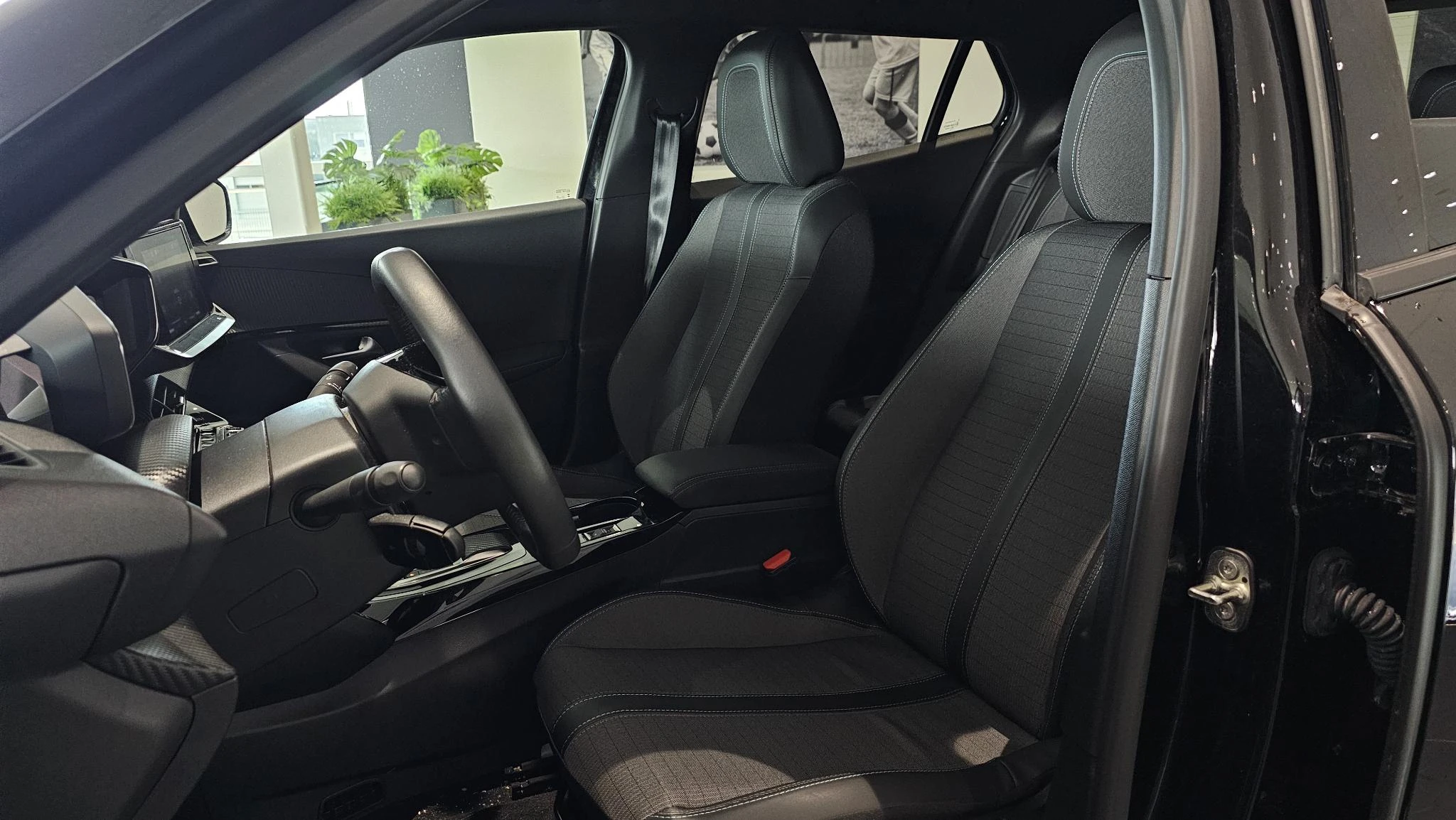 Peugeot e-2008 EV Allure Pack 50 kWh