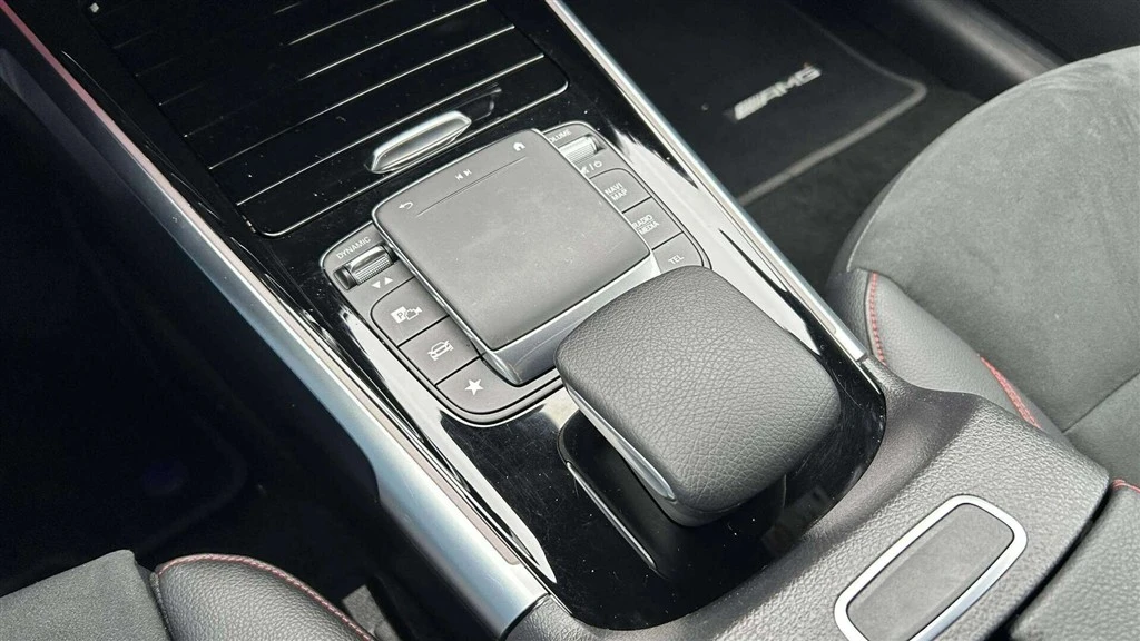 Mercedes-Benz-EQB-image-13
