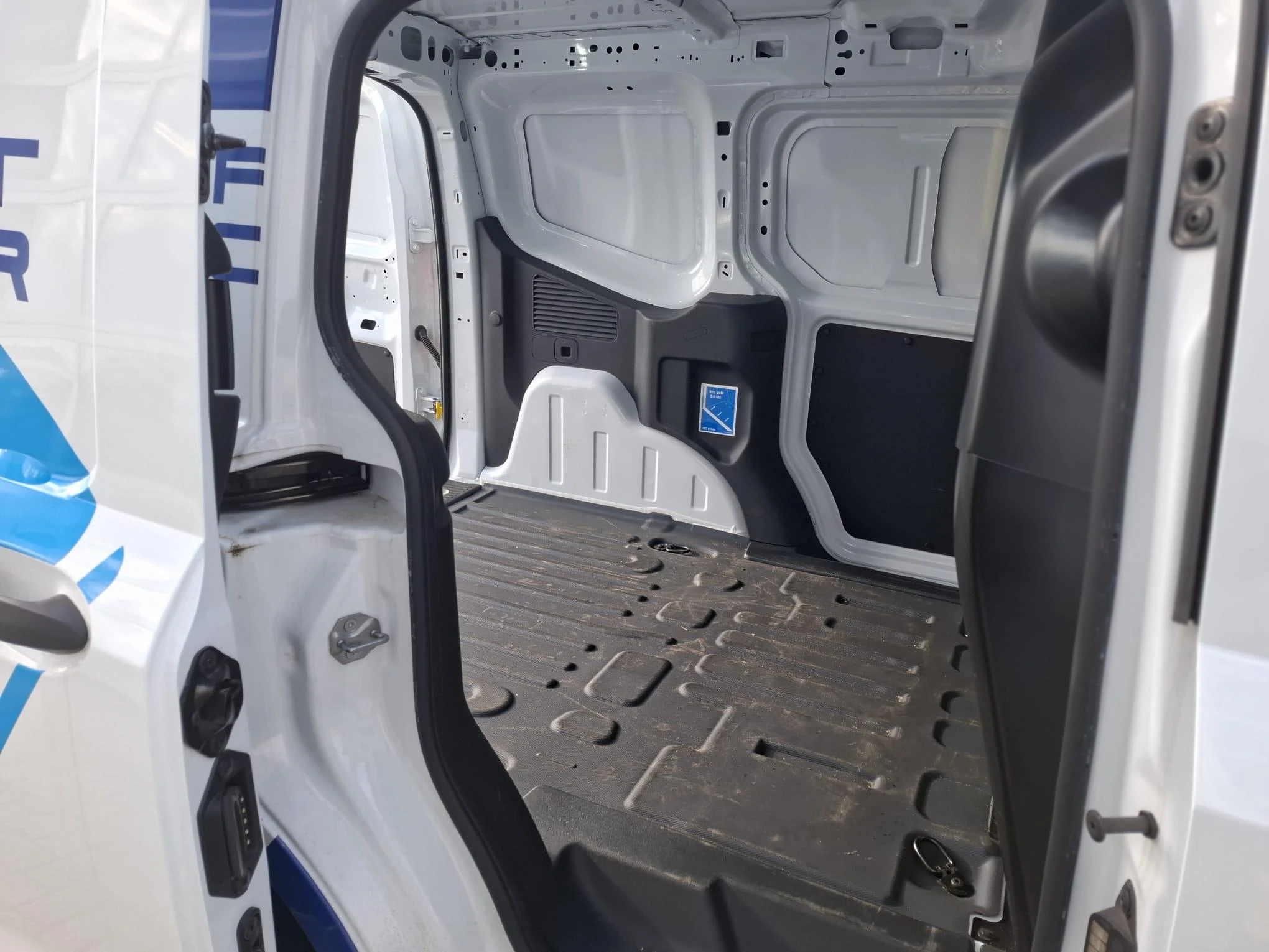 Ford-E-Transit-image-6