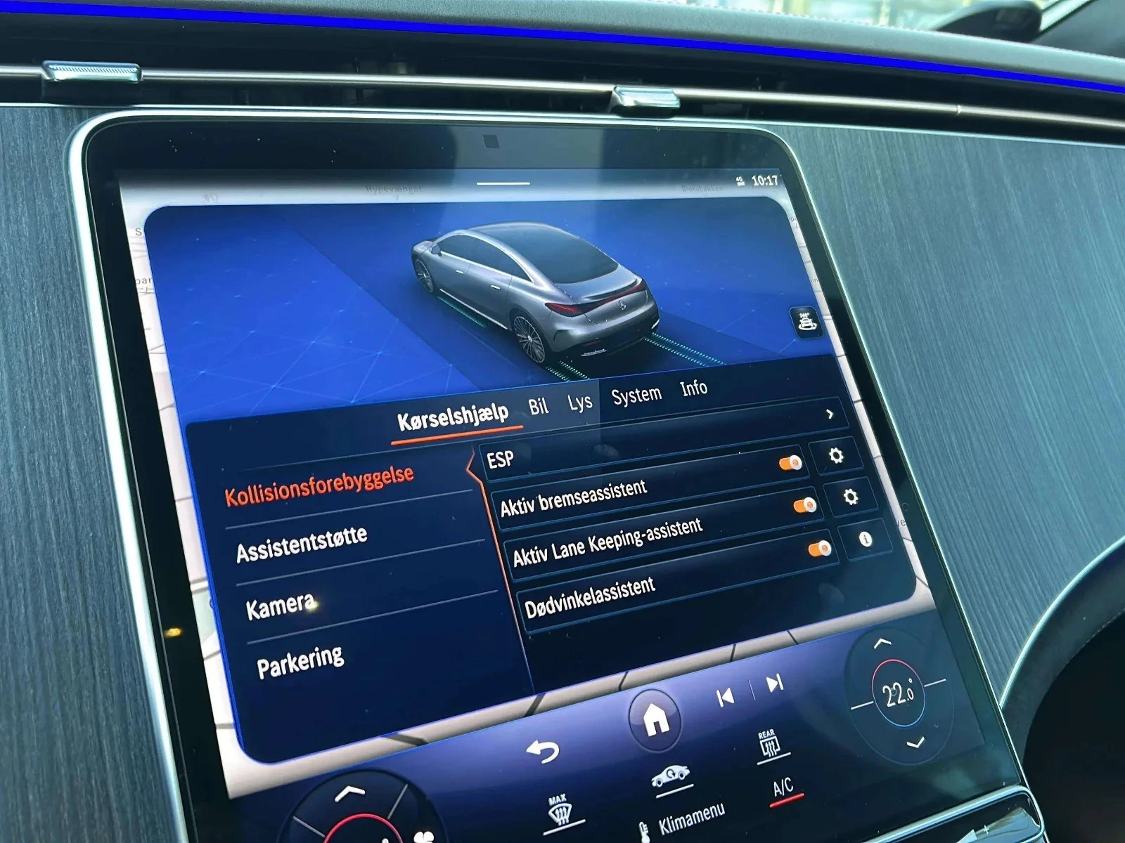 Mercedes-Benz-EQE-image-17