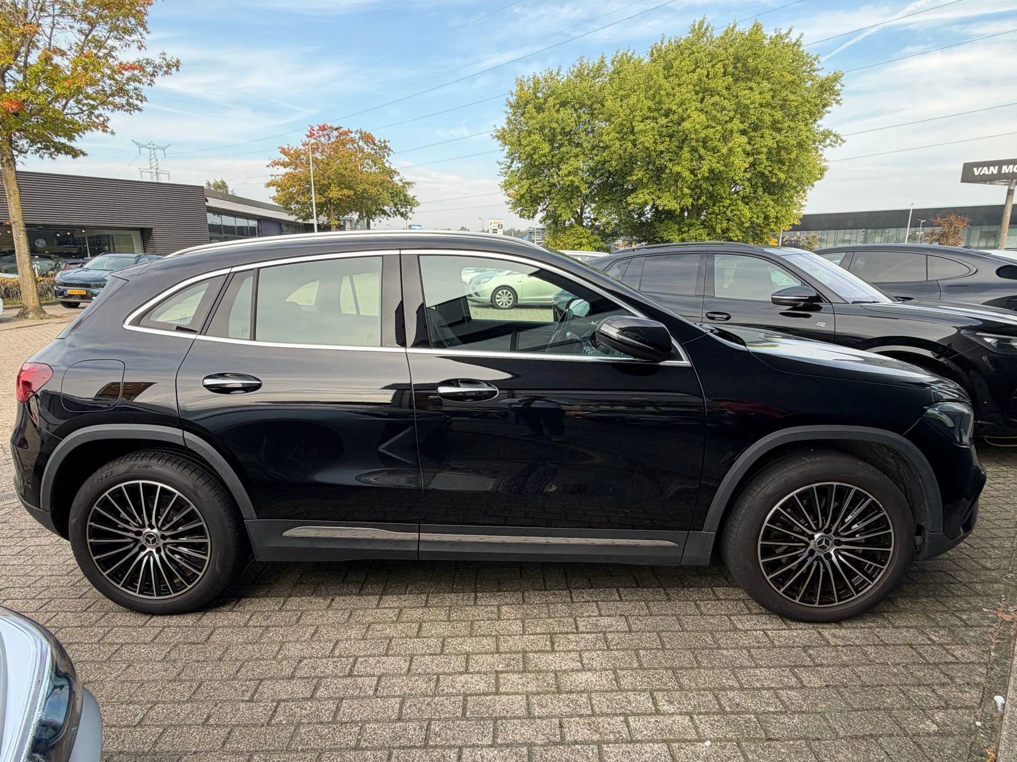 Mercedes-Benz-GLA-image-11