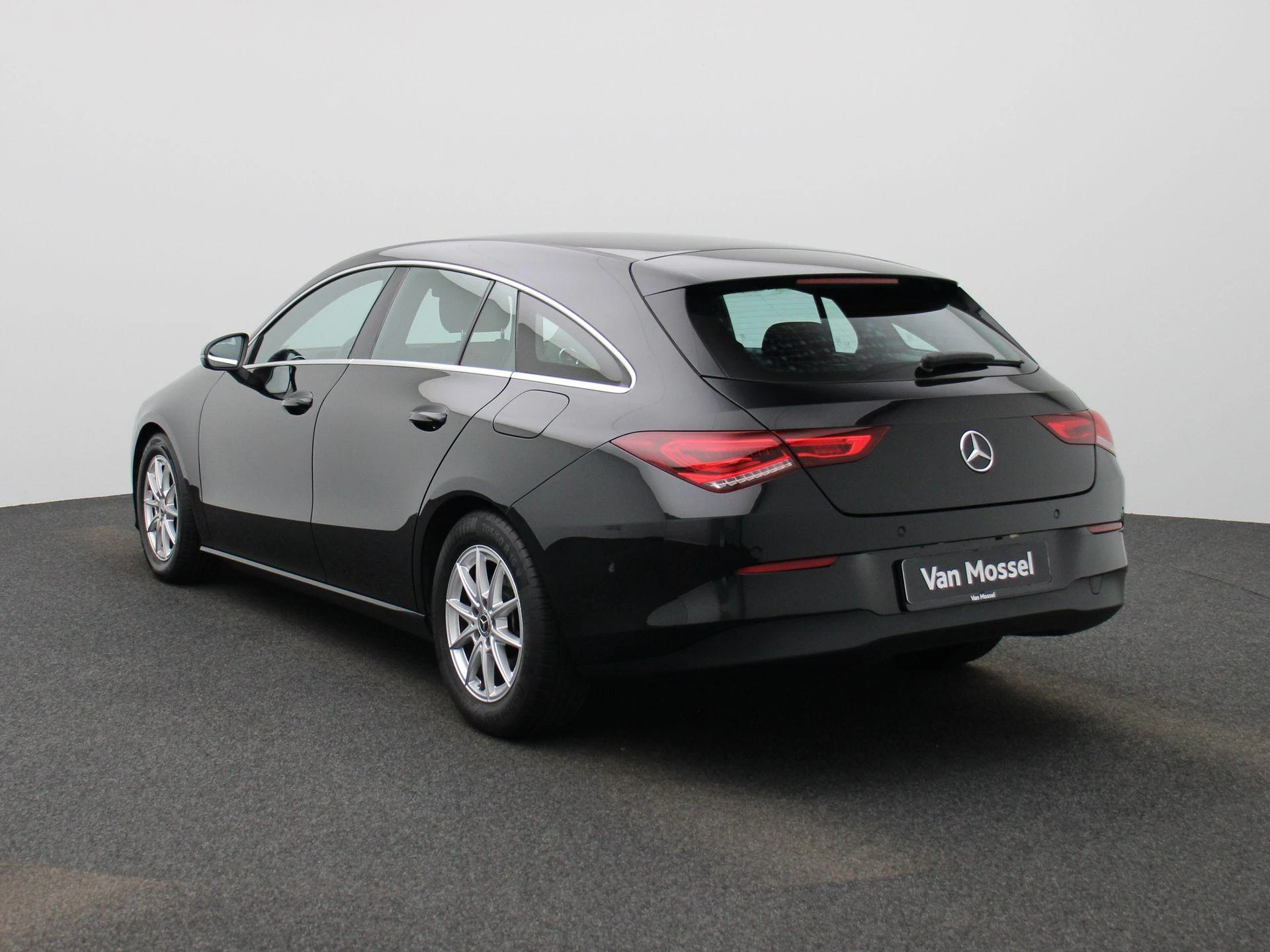 Mercedes-Benz-CLA-image-1