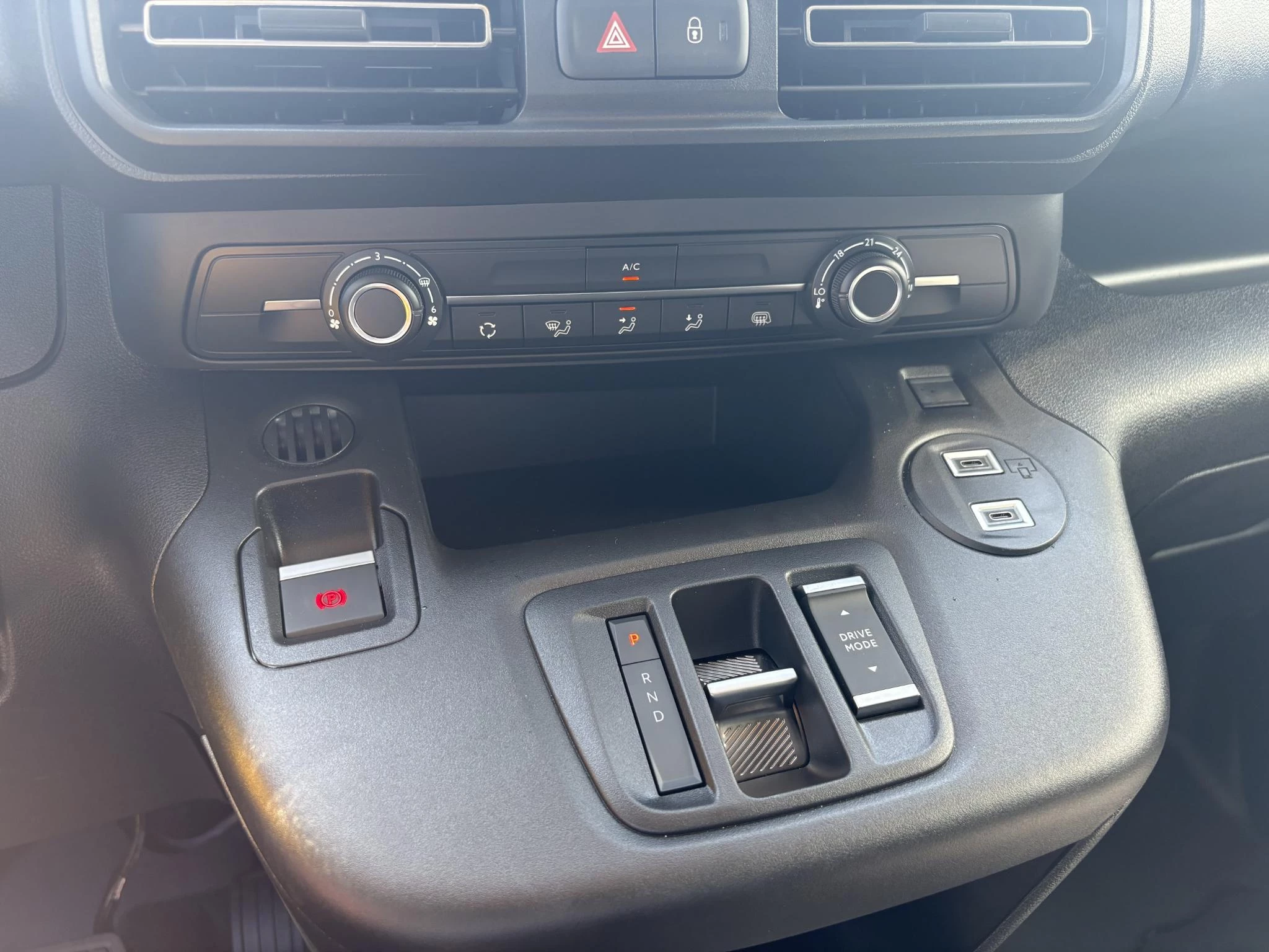 Peugeot-e-Partner-image-13