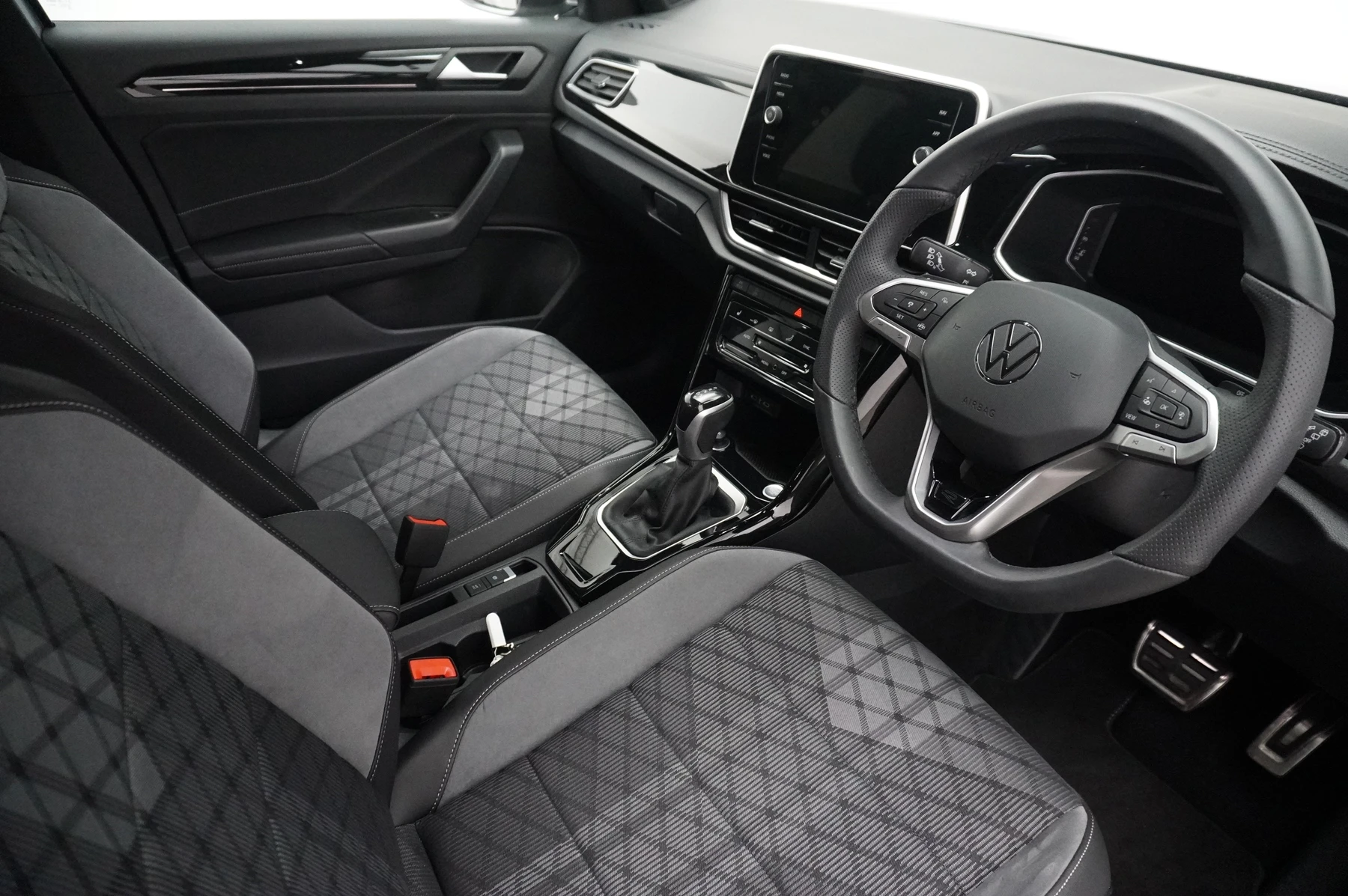 Volkswagen-T-Roc-image-5