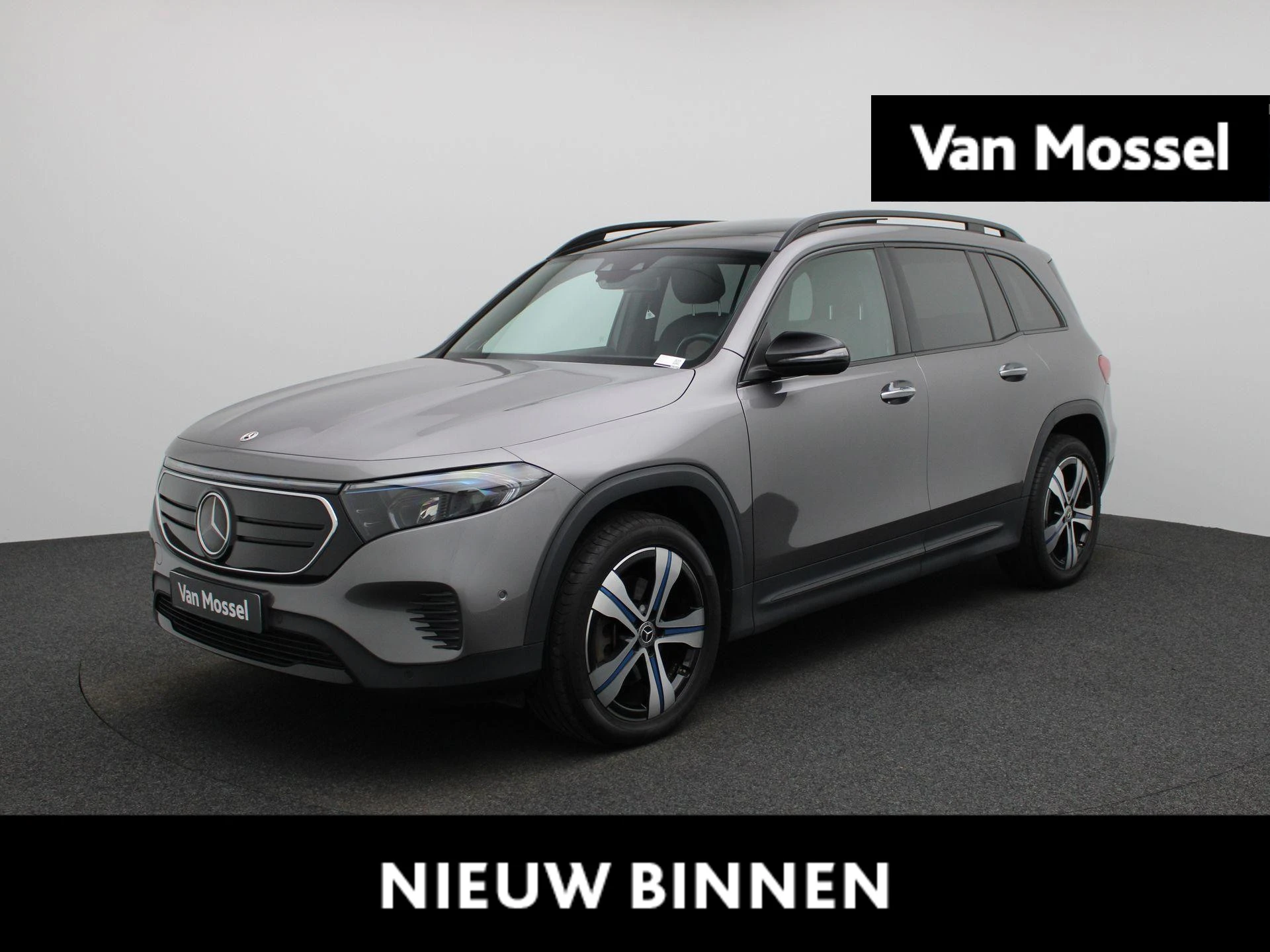 Mercedes-Benz-EQB-image-0