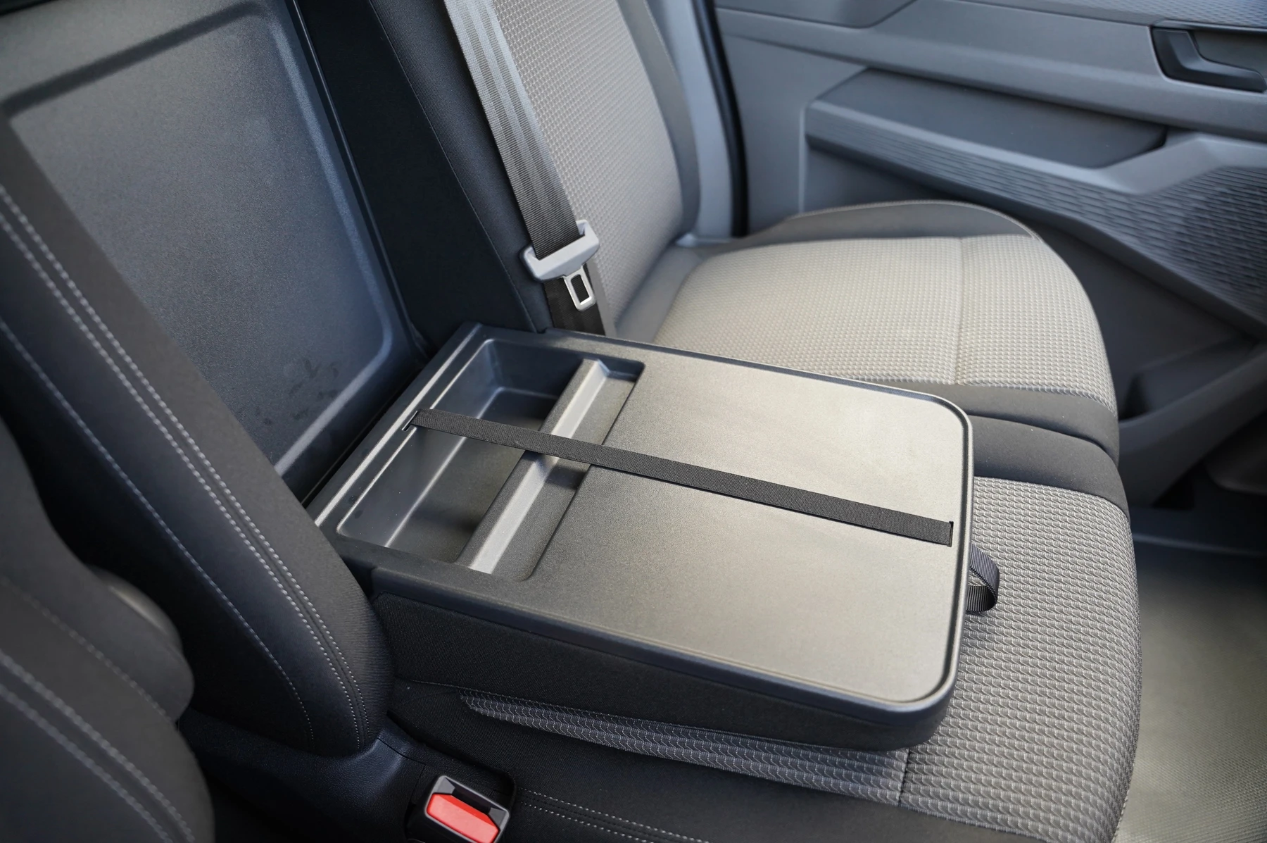 Volkswagen-Transporter-image-9