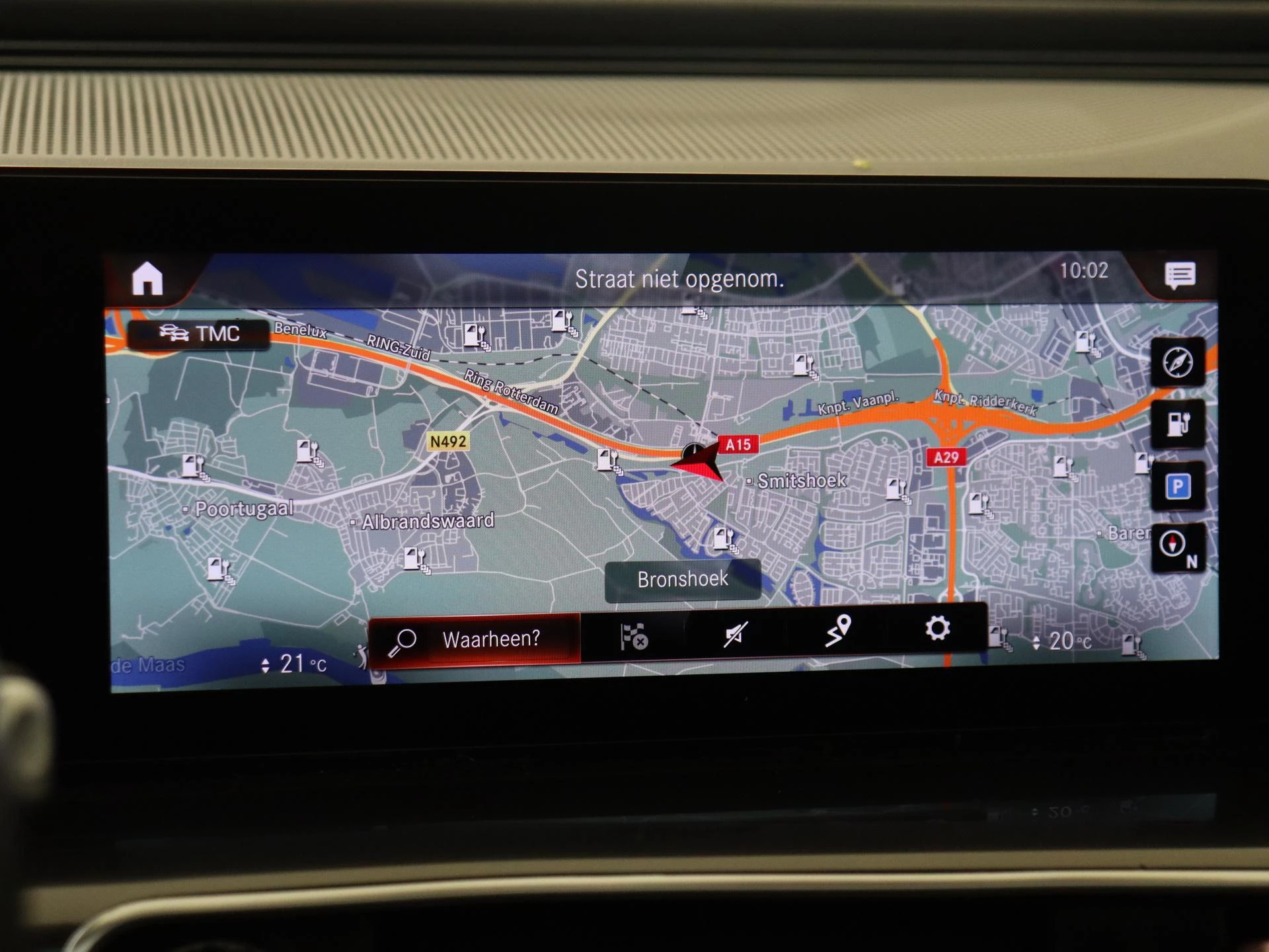 Mercedes-Benz-EQC-image-16