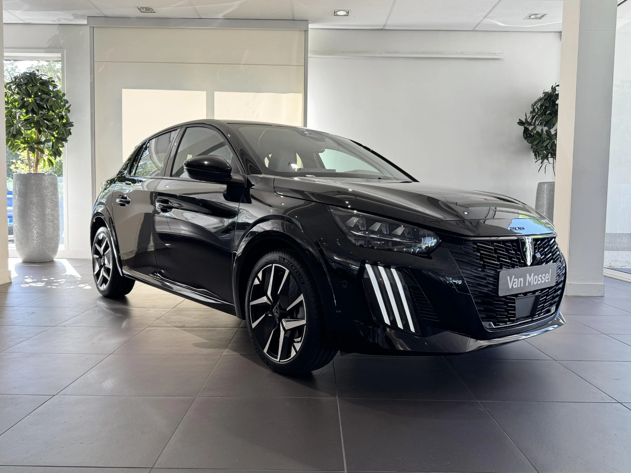 Peugeot-208-image-2