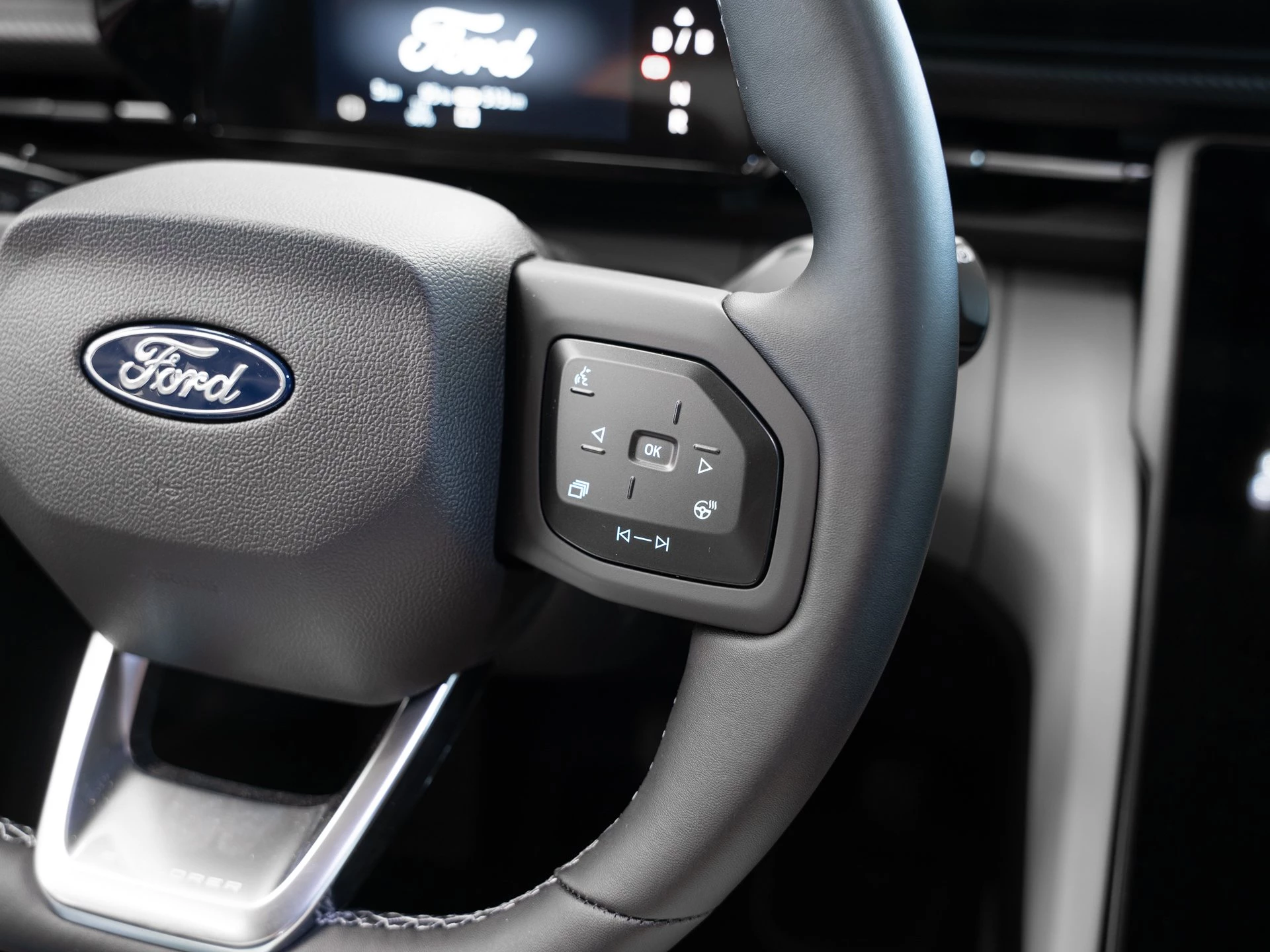 Ford Explorer Premium Extended Range 77kWh RWD WÄRMEPUMPE*AHK*FAS.PKT*KLIMAAUT*LED
