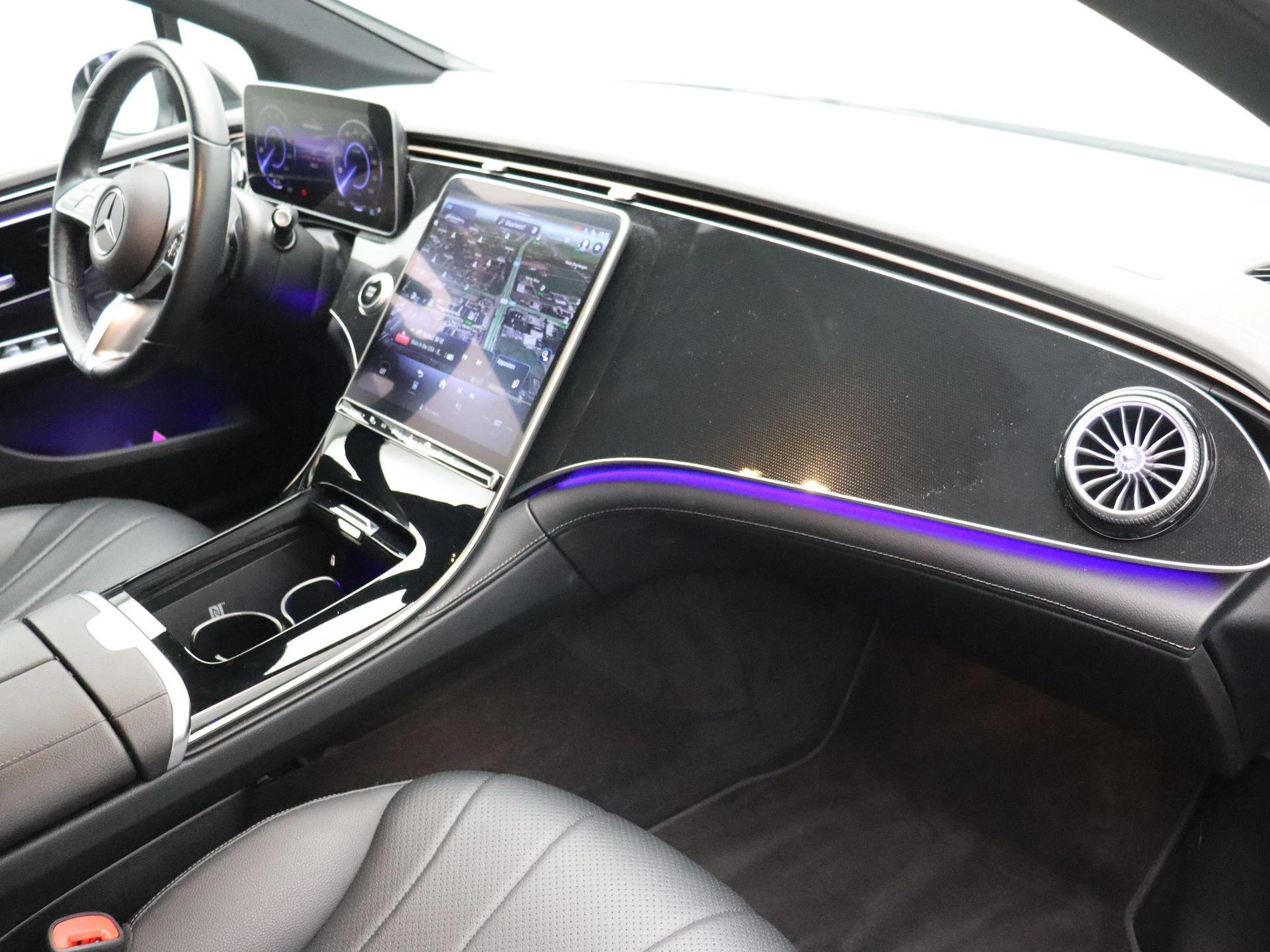 Mercedes-Benz EQE 300 Business Line + LED + CARPLAY + CAMERA +