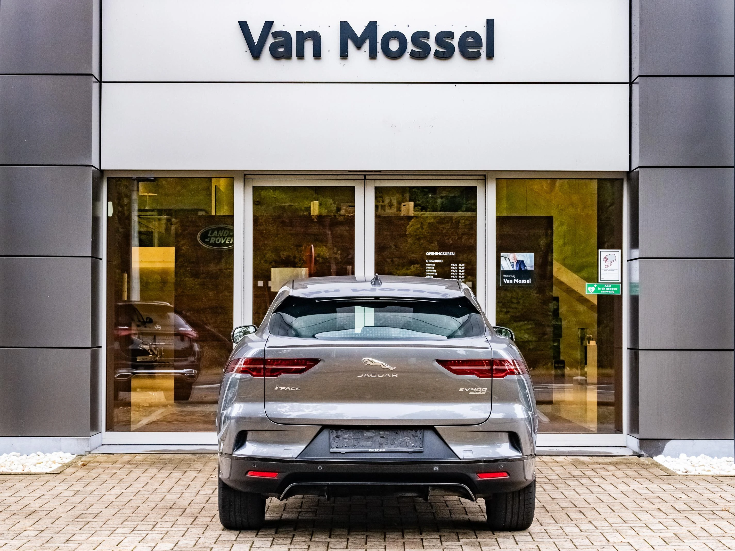 Jaguar-I-PACE-image-4