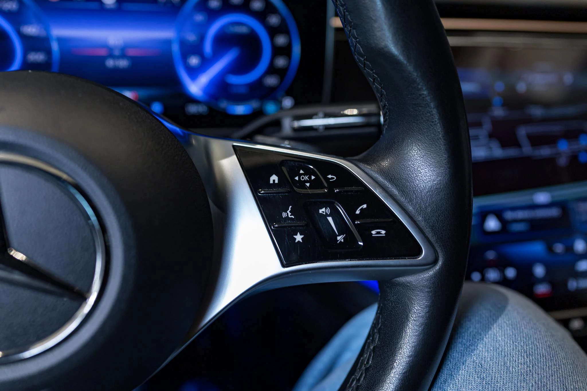 Mercedes-Benz-EQE-image-24