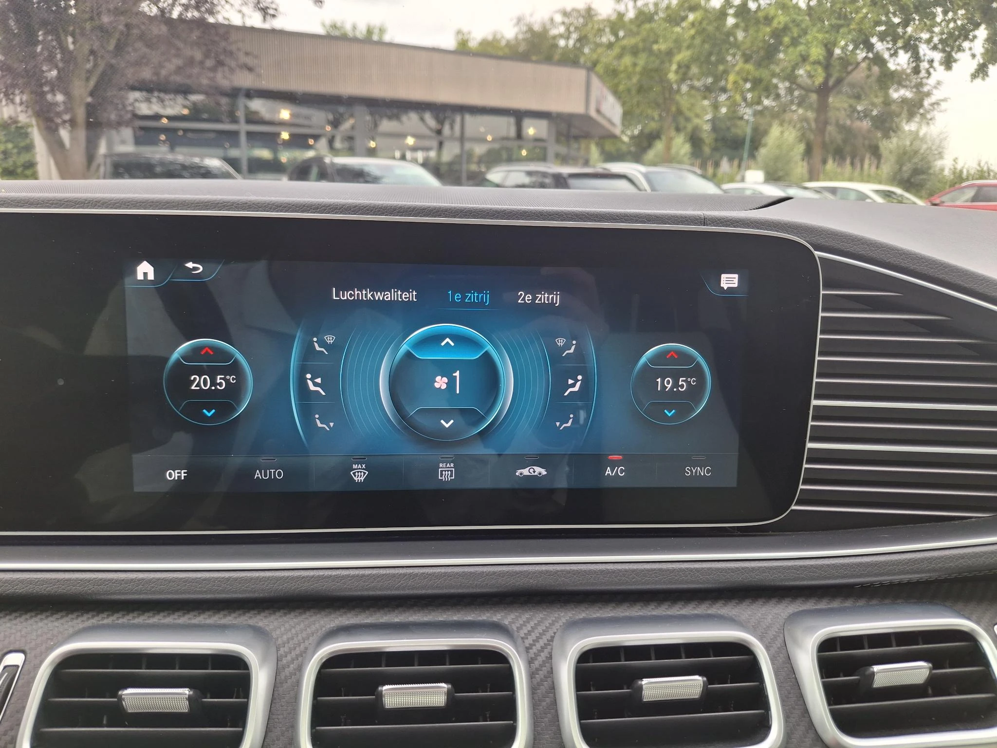 Mercedes-Benz-GLE-image-19